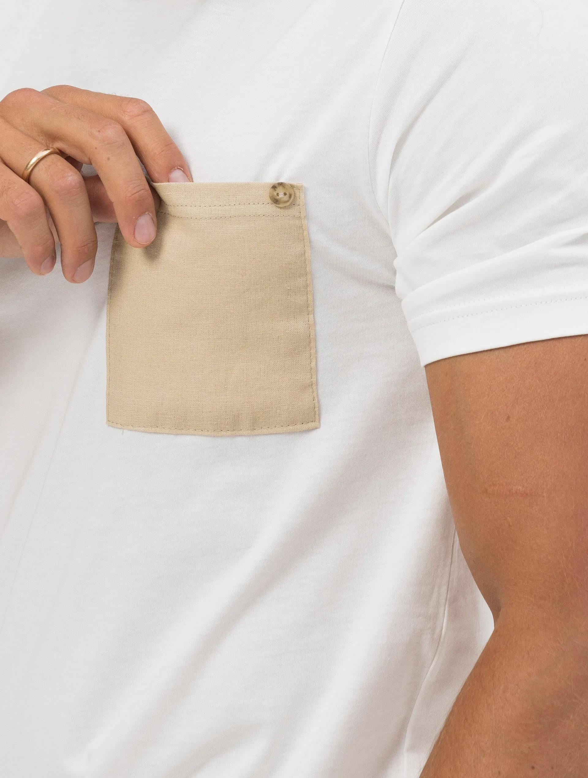 ADLER POCKET T-SHIRT IN WHITE