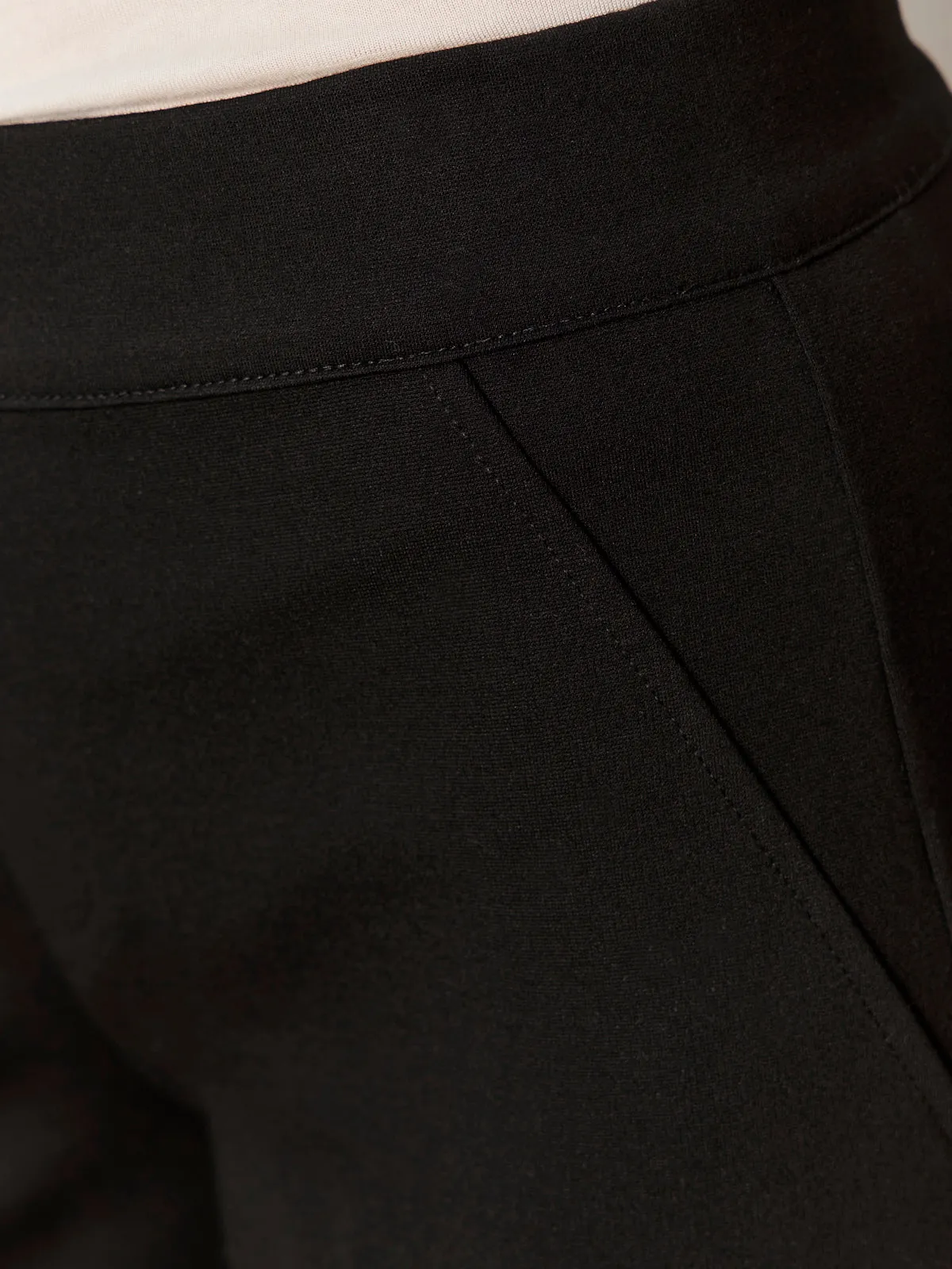 Supportive Waistband Gripper Waistband Runway Wide Leg Legging Black
