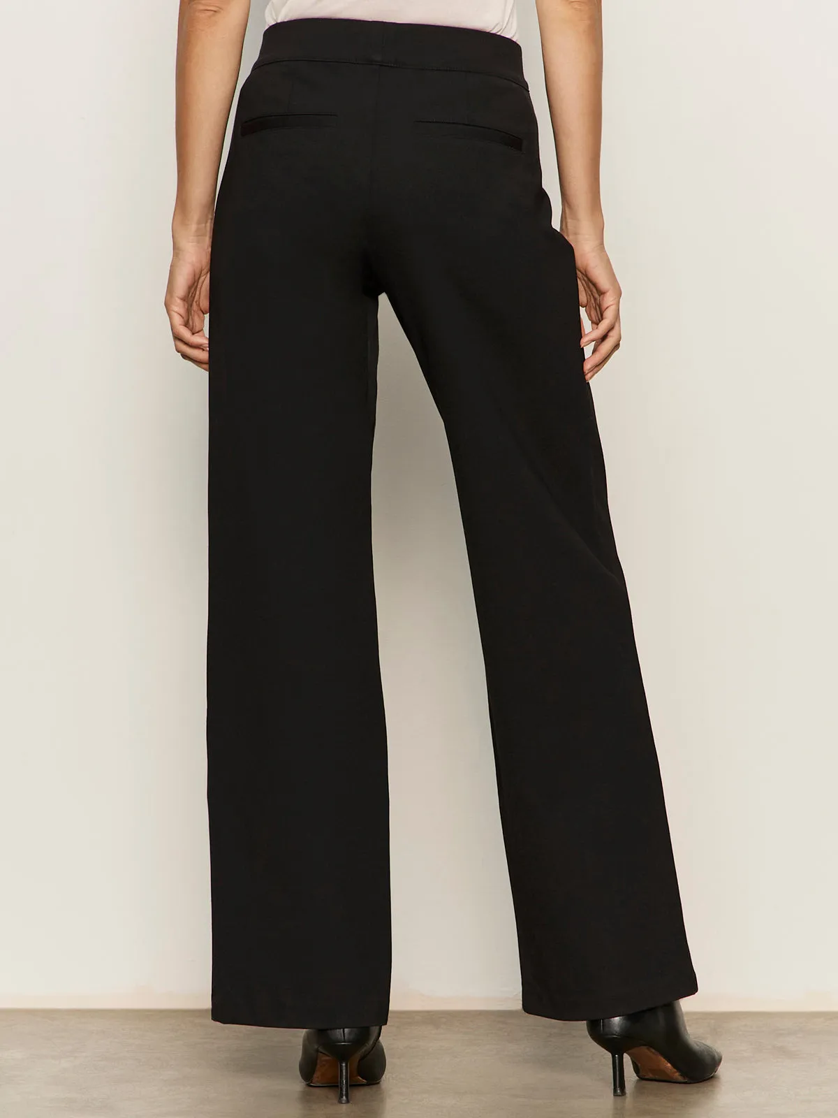 Active Motion Lightweight Material Runway Wide Leg Legging Black