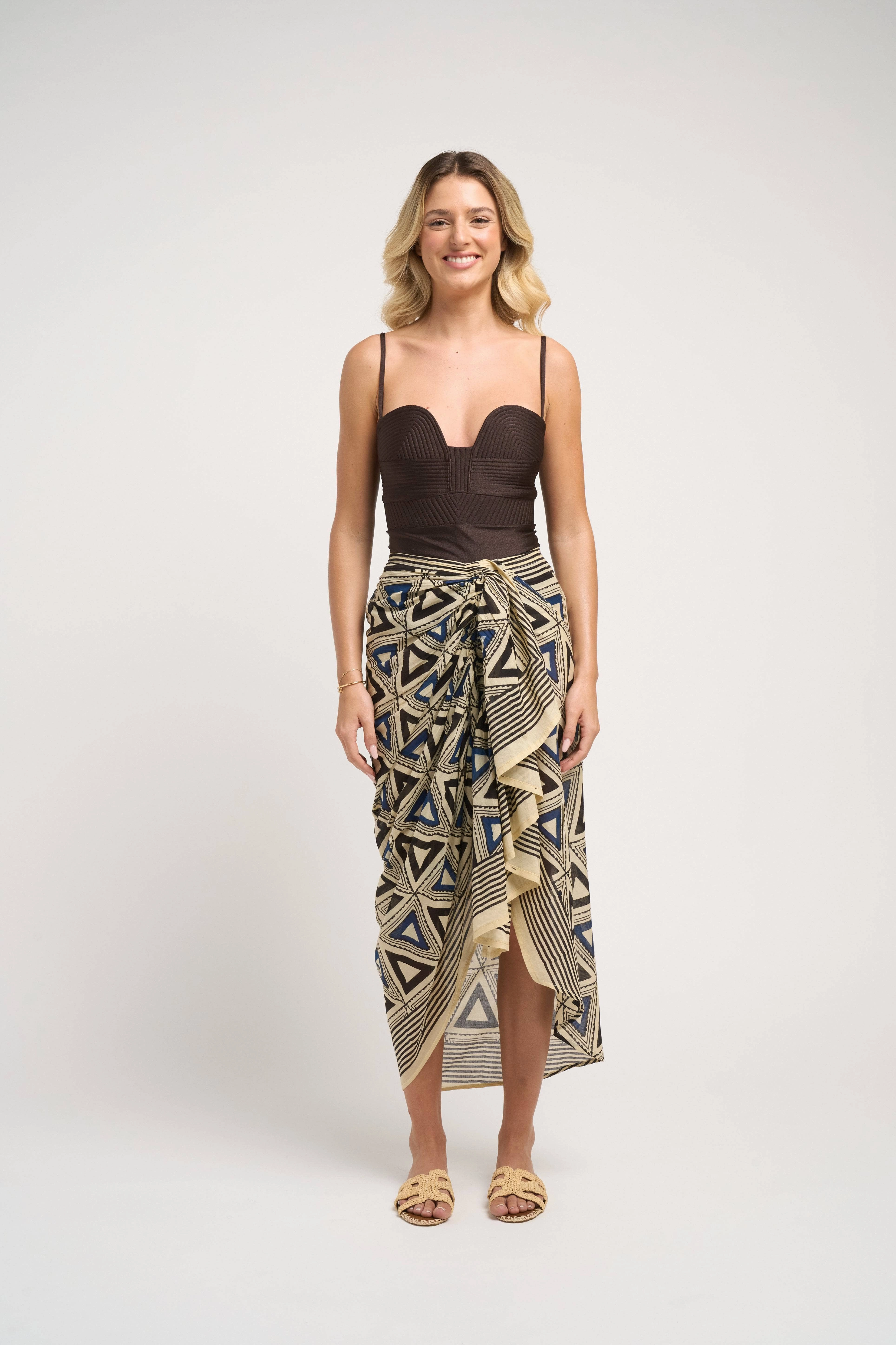 Monochrome Outfit Art Gallery Visit Allegra Pareo Skirt