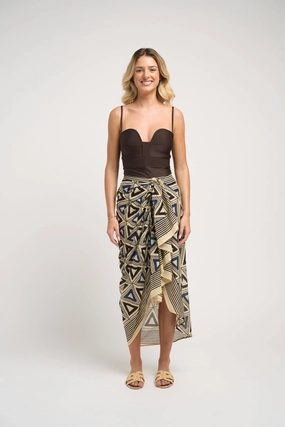 Monochrome Outfit Art Gallery Visit Allegra Pareo Skirt