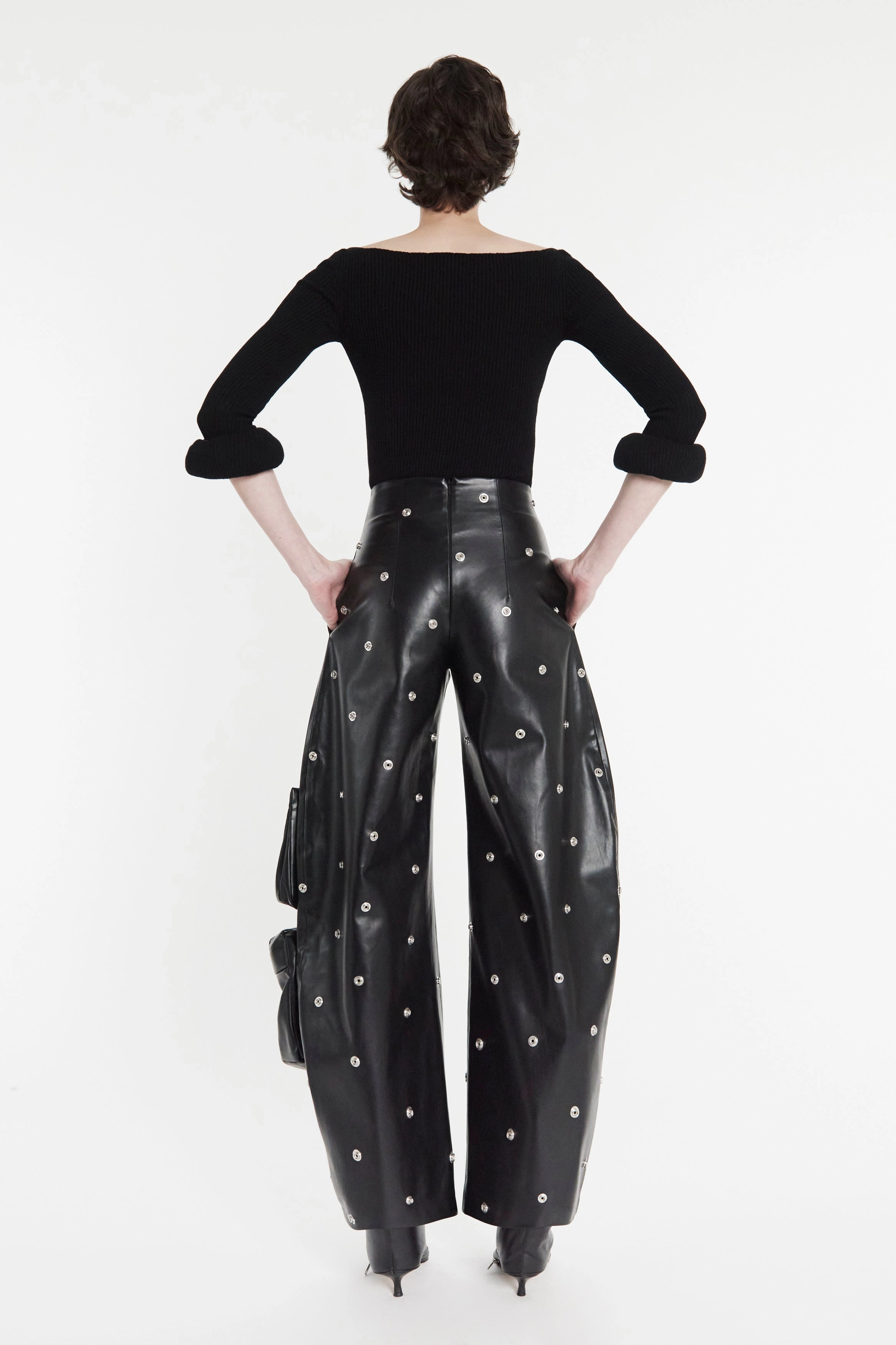 Bound Seam Edges Placket Detailing Knit Top With Square Decollete And Doughnut Sleeves Black