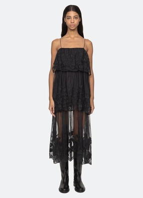 Soft Lines Pose Glow Arielle Dress
