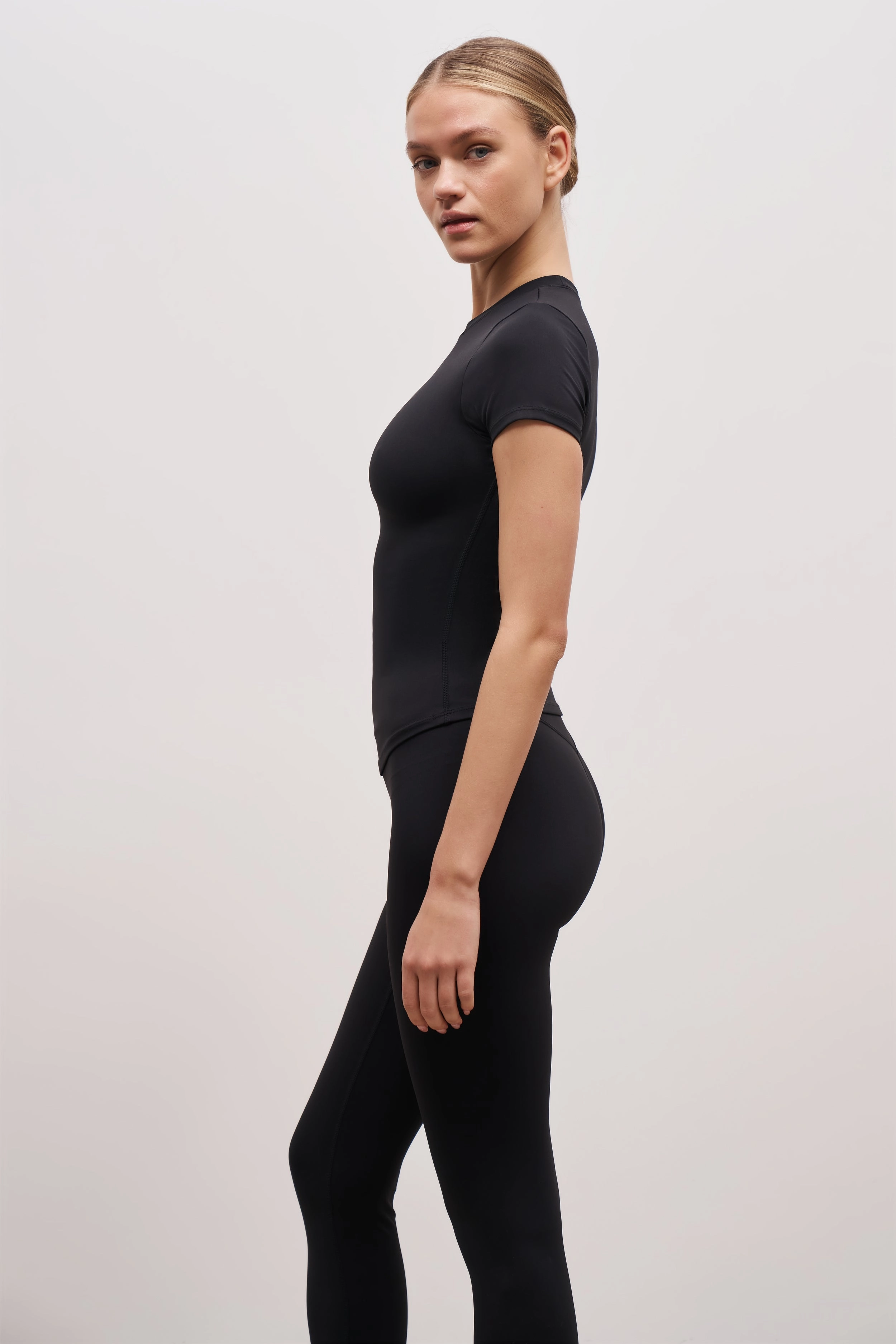 Base Sculpting T Shirt - Black Fashionable Fit