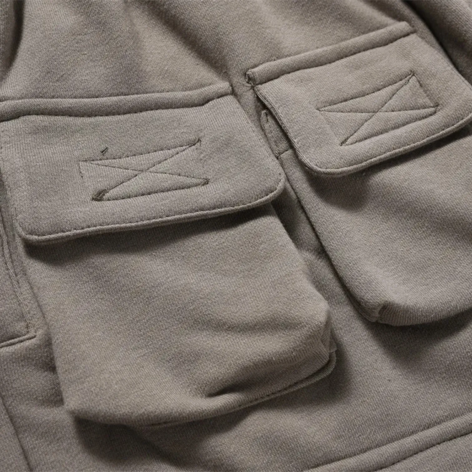 Baggy fit multi pocket drawstring sweat short