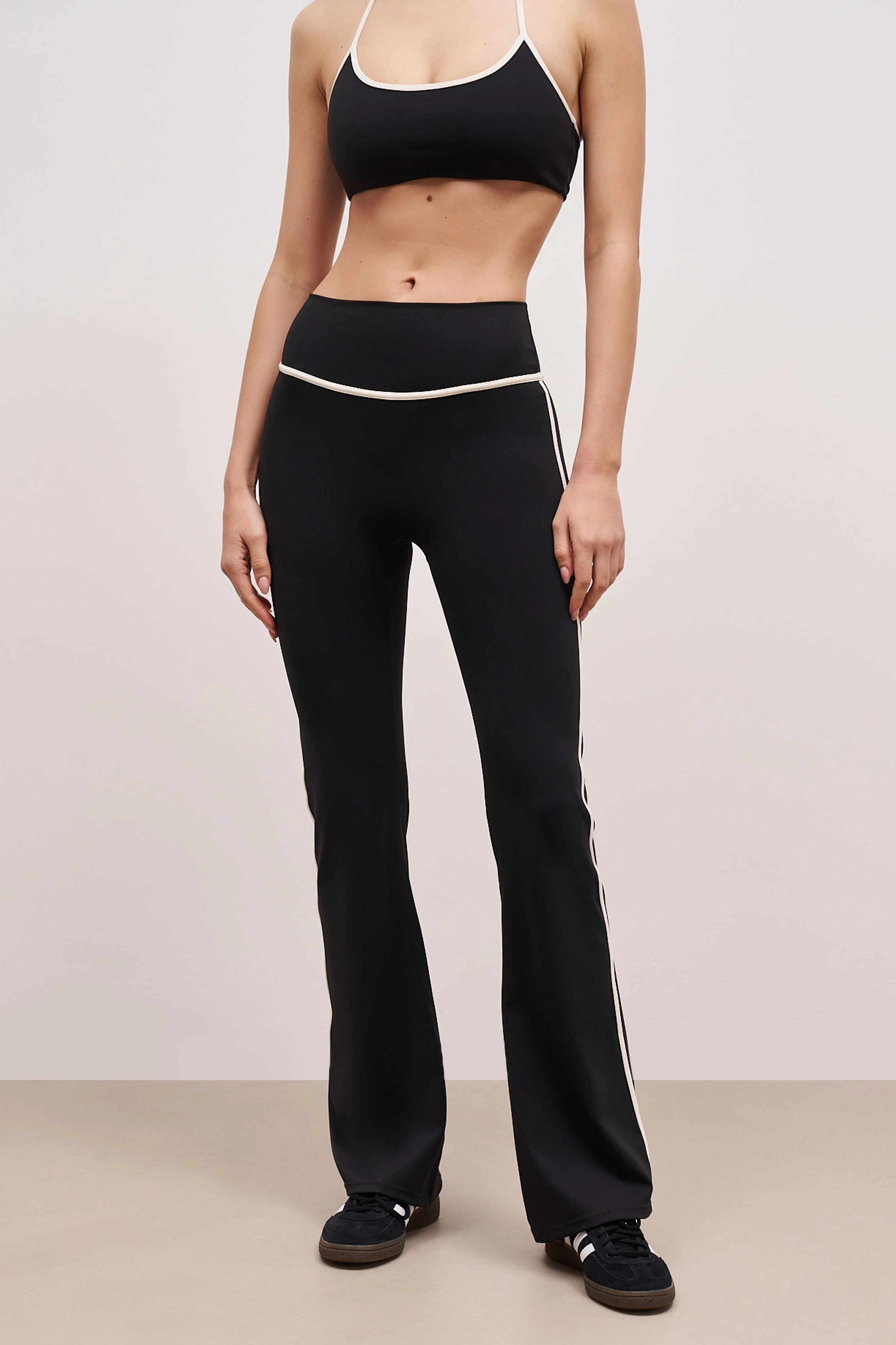 Roll Up Sleeve Design Base Contrast Trim Flared Leggings - Black/Tofu