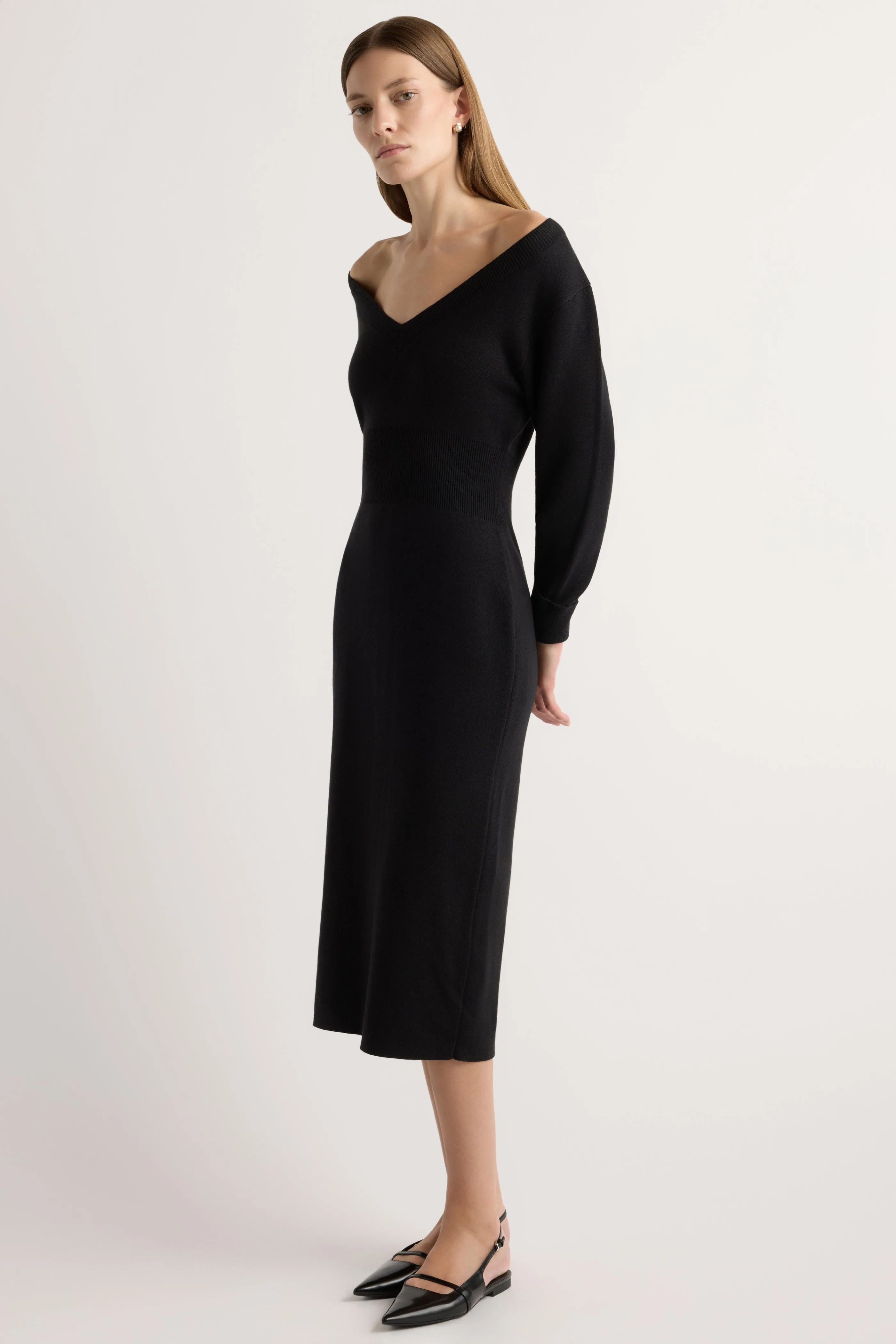 Smooth Edge Shiny surface Bora Off-Shoulder V-Neck Sweater Dress
