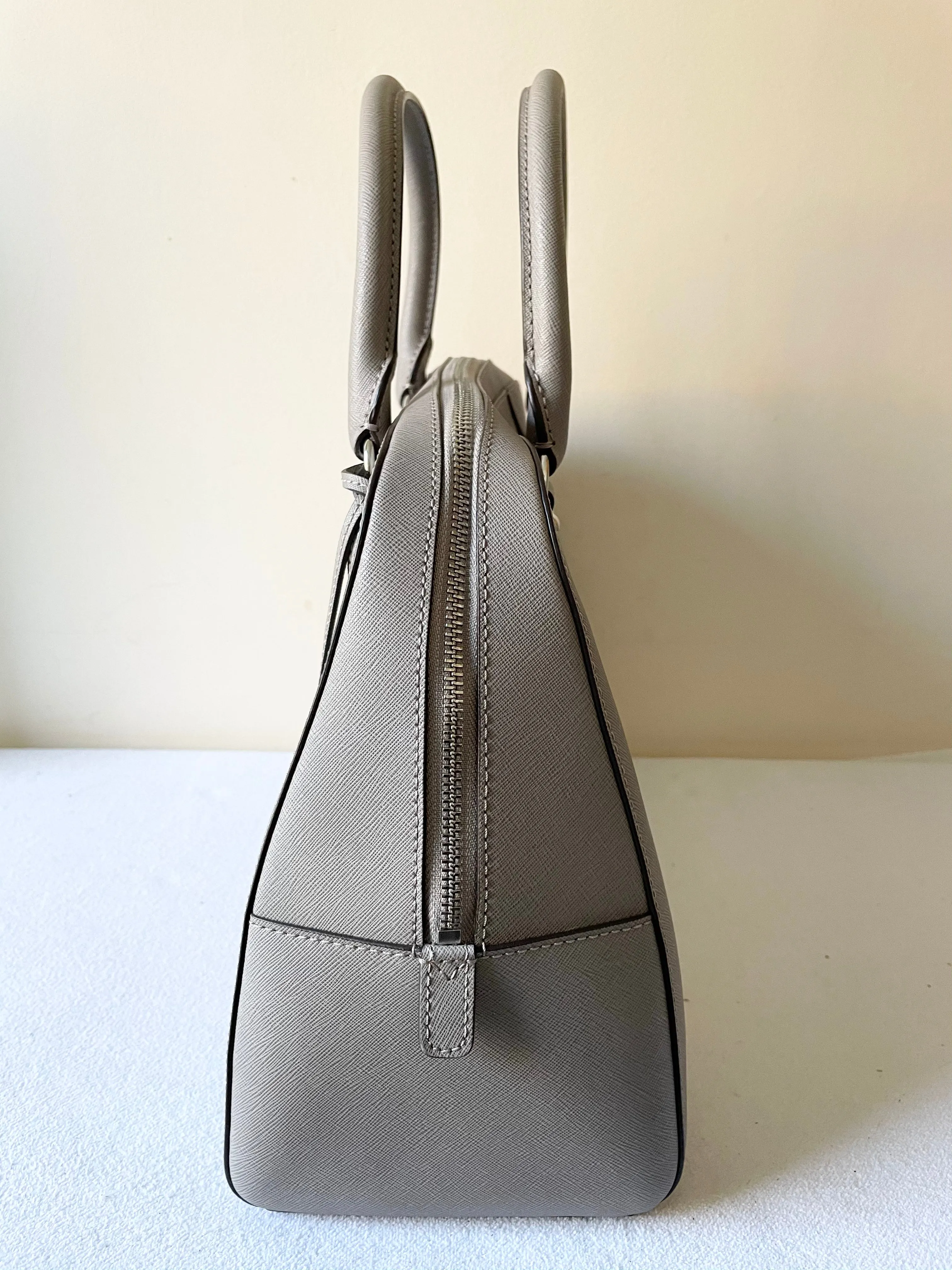 BRAND NEW MICHAEL KORS LIGHT GREY LEATHER TOTE BAG WITH DETACHABLE SHOULDER STRAP