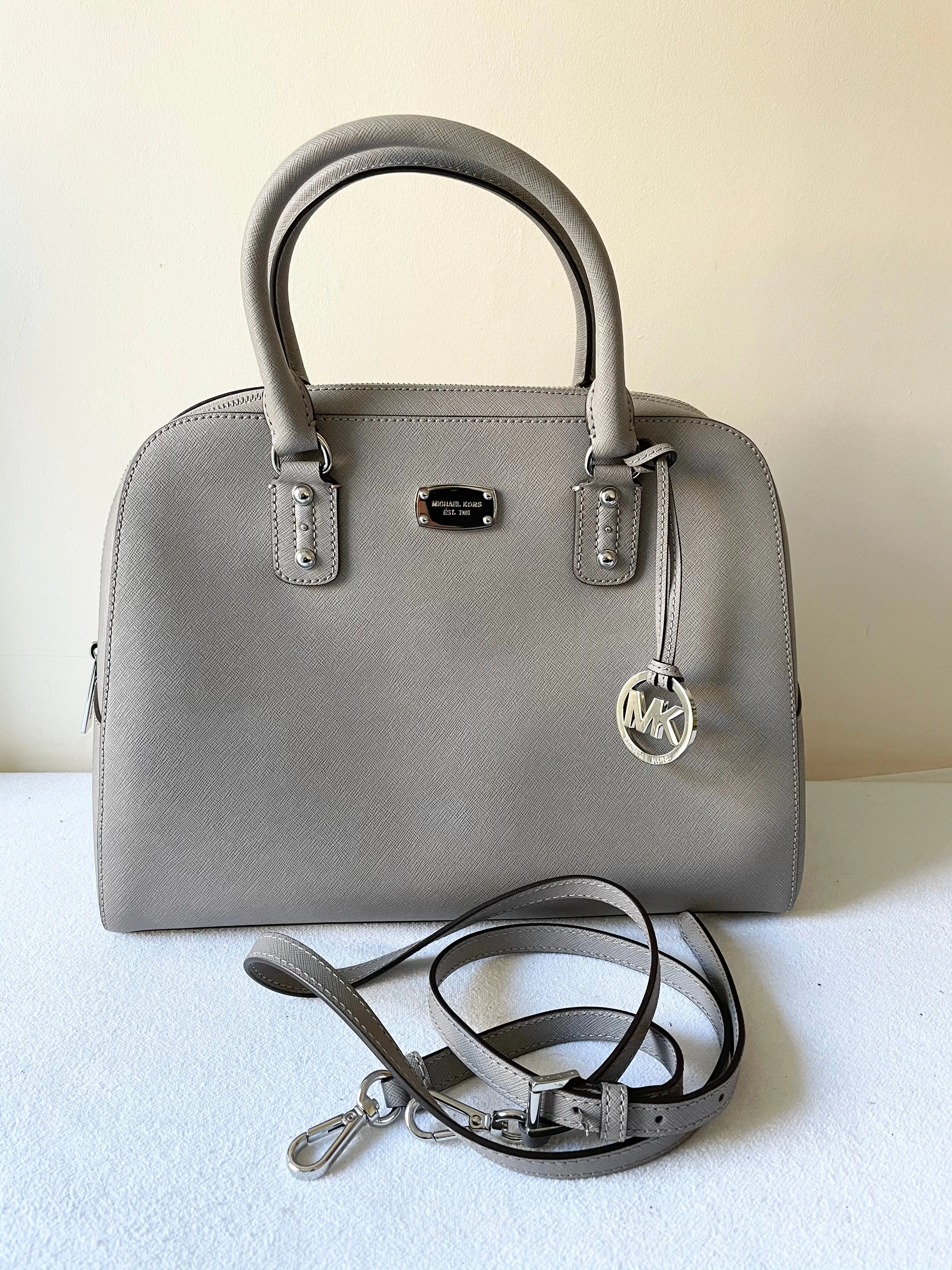 BRAND NEW MICHAEL KORS LIGHT GREY LEATHER TOTE BAG WITH DETACHABLE SHOULDER STRAP
