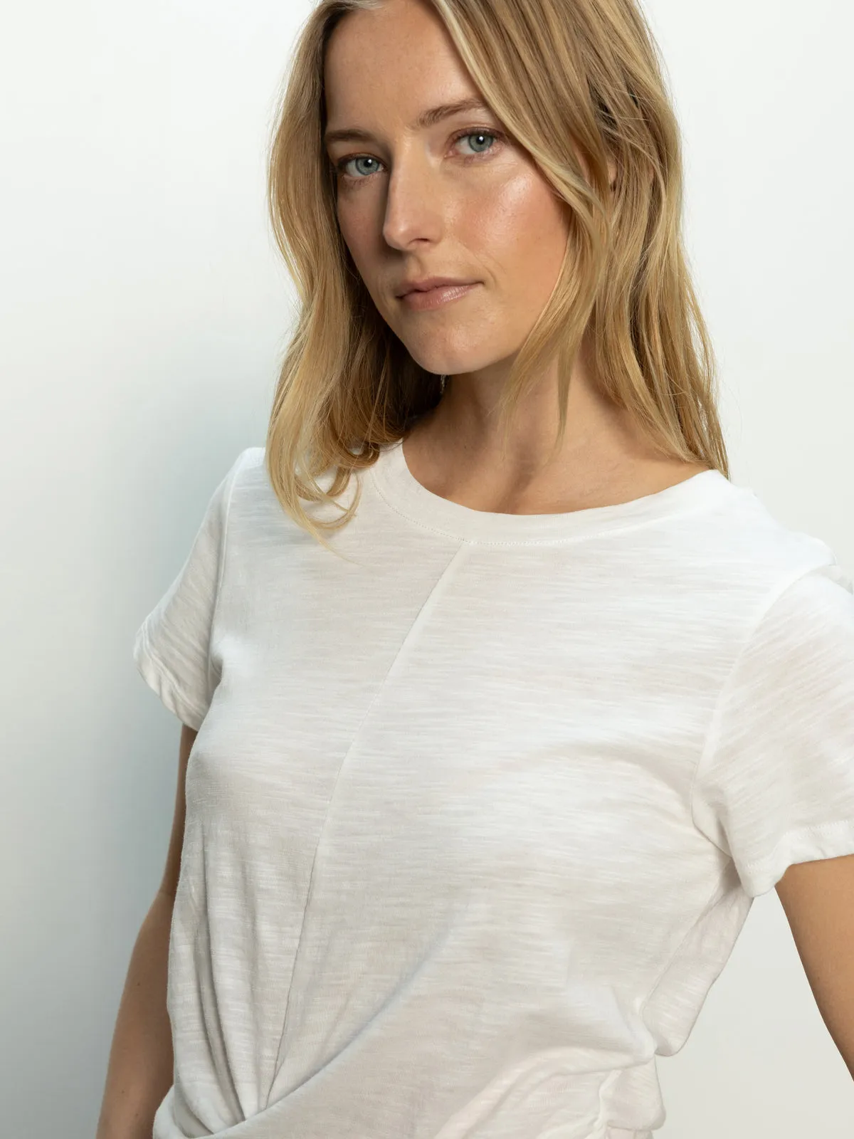 Minimal Comfort Style Highstreet Tee White