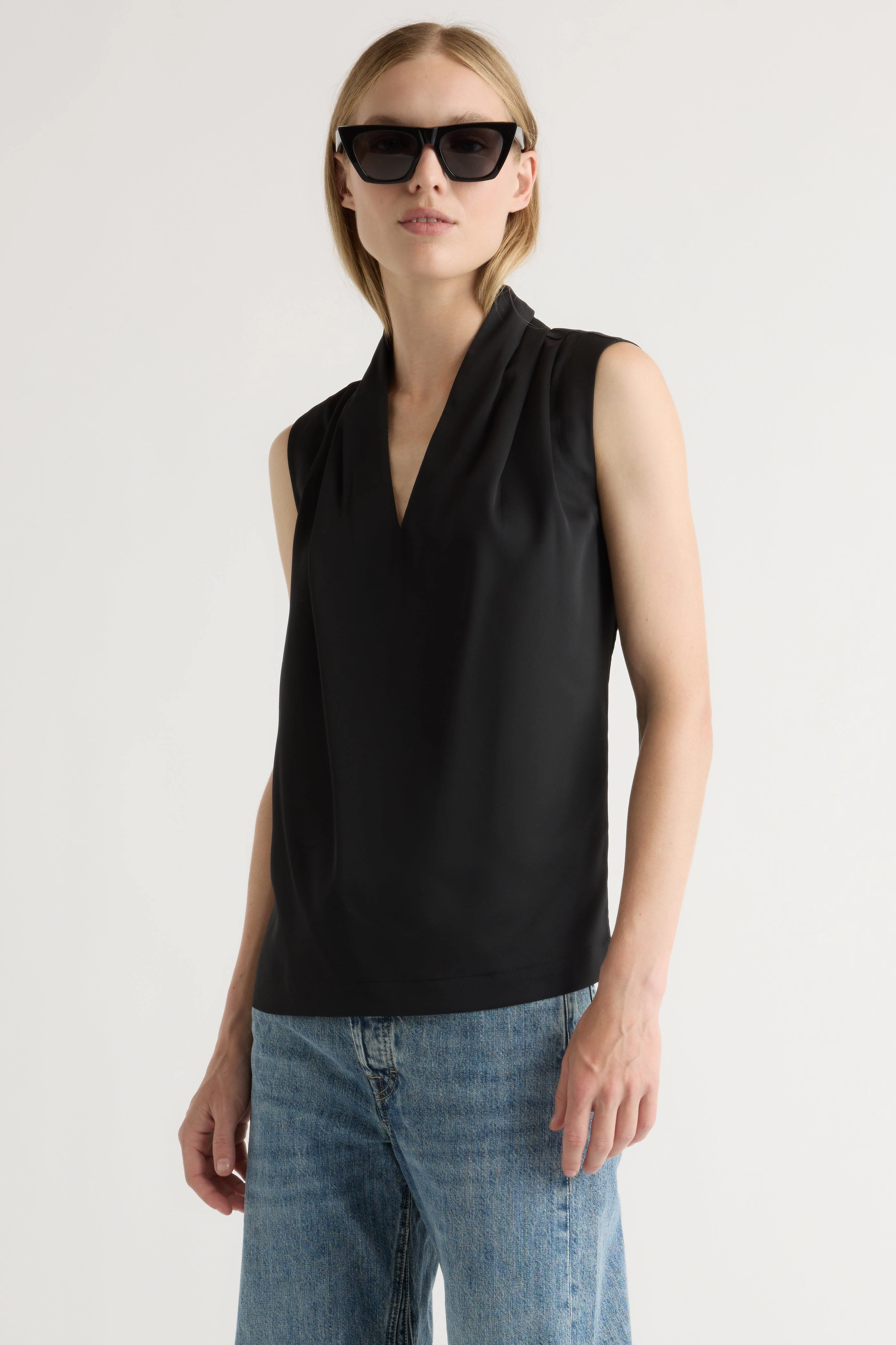 Jae V-Neck Sleeveless Blouse Fashionable Shirt Durable Hem Stitching