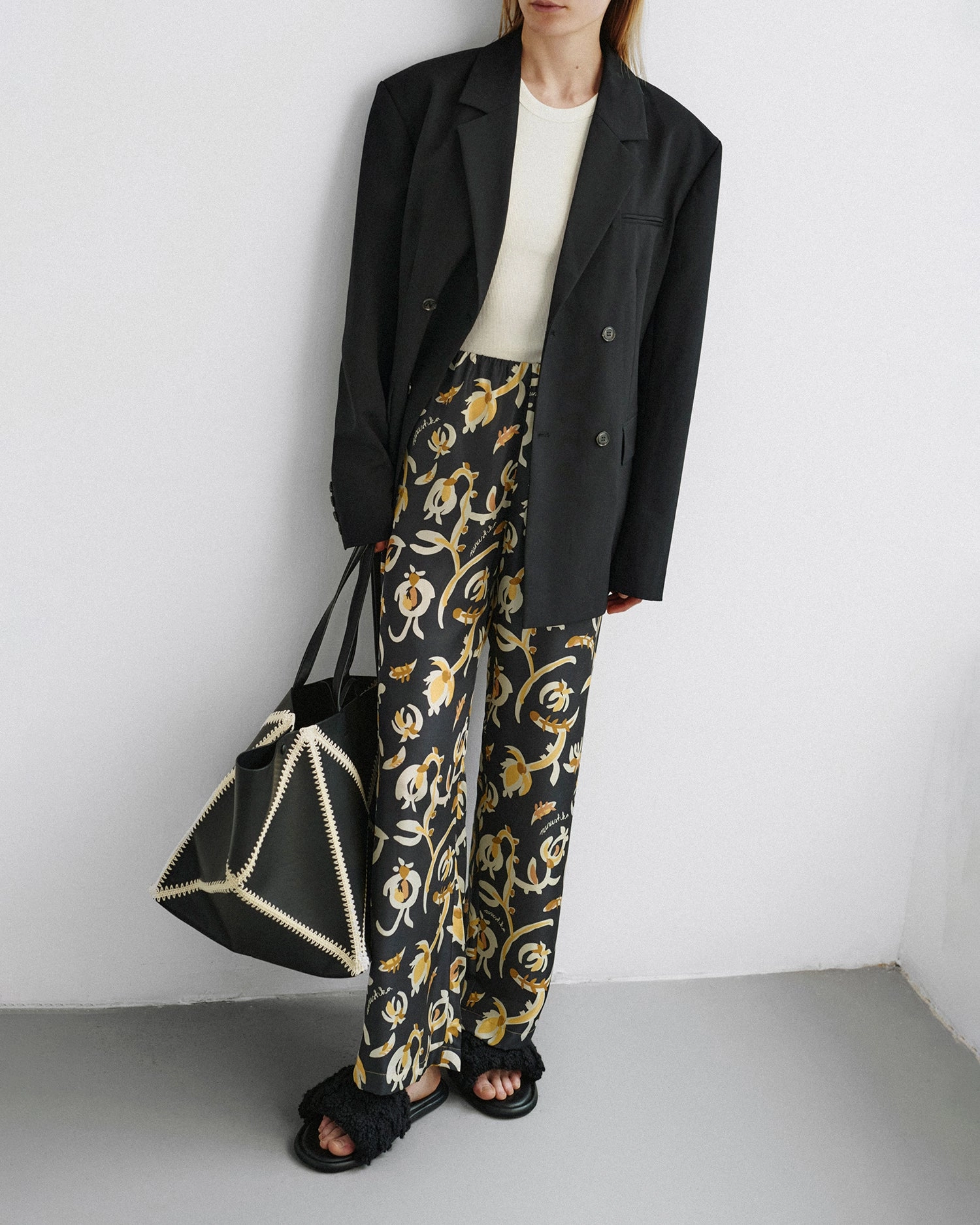 Brenda - Printed Silk Twill Pants - Black Floral Soft Brushed Lining Flexible Performance Wear