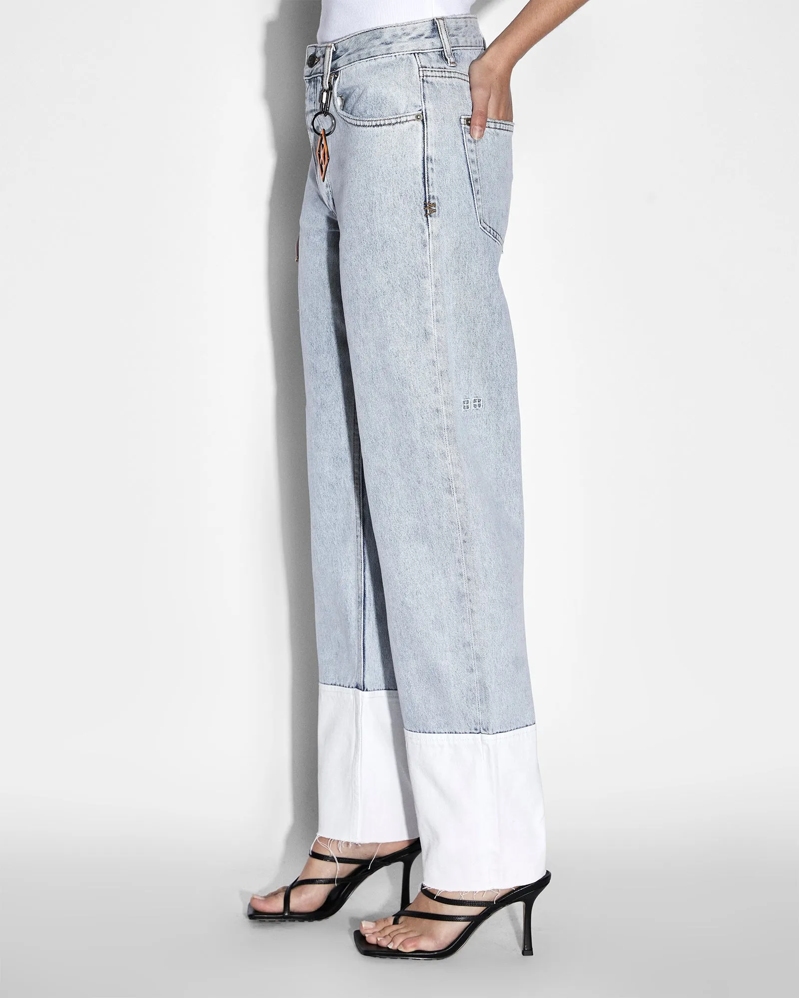 Classic Beach Day Travel Outfit BROOKLYN JEAN MUSE CUFFED