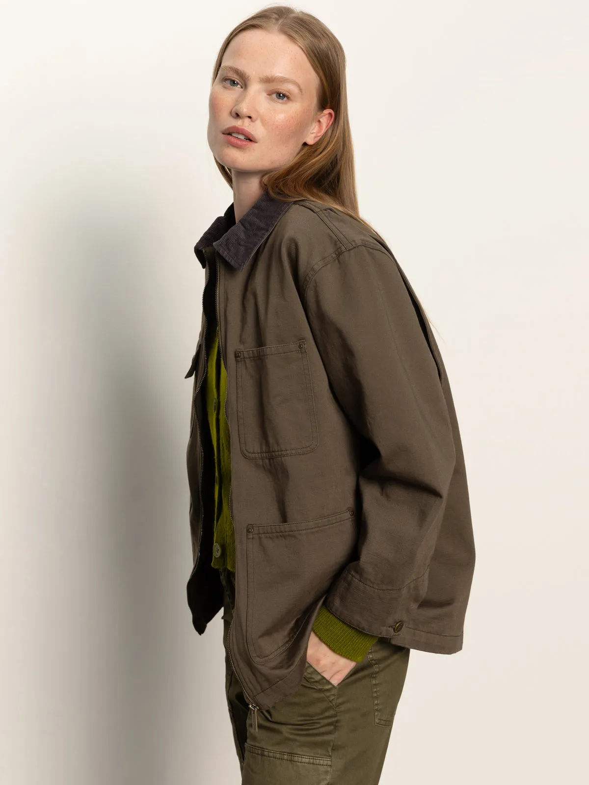 Barn Jacket Burnt Olive Seamless construction