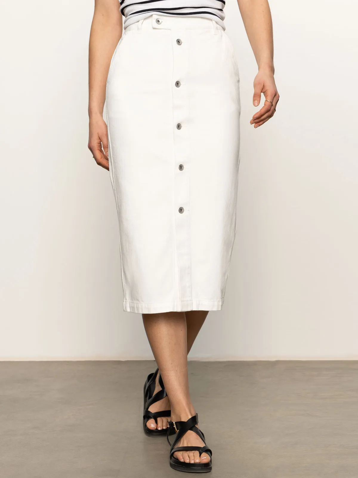 Carrier Denim Skirt Bleached White Slim Silhouette Basic Stretch