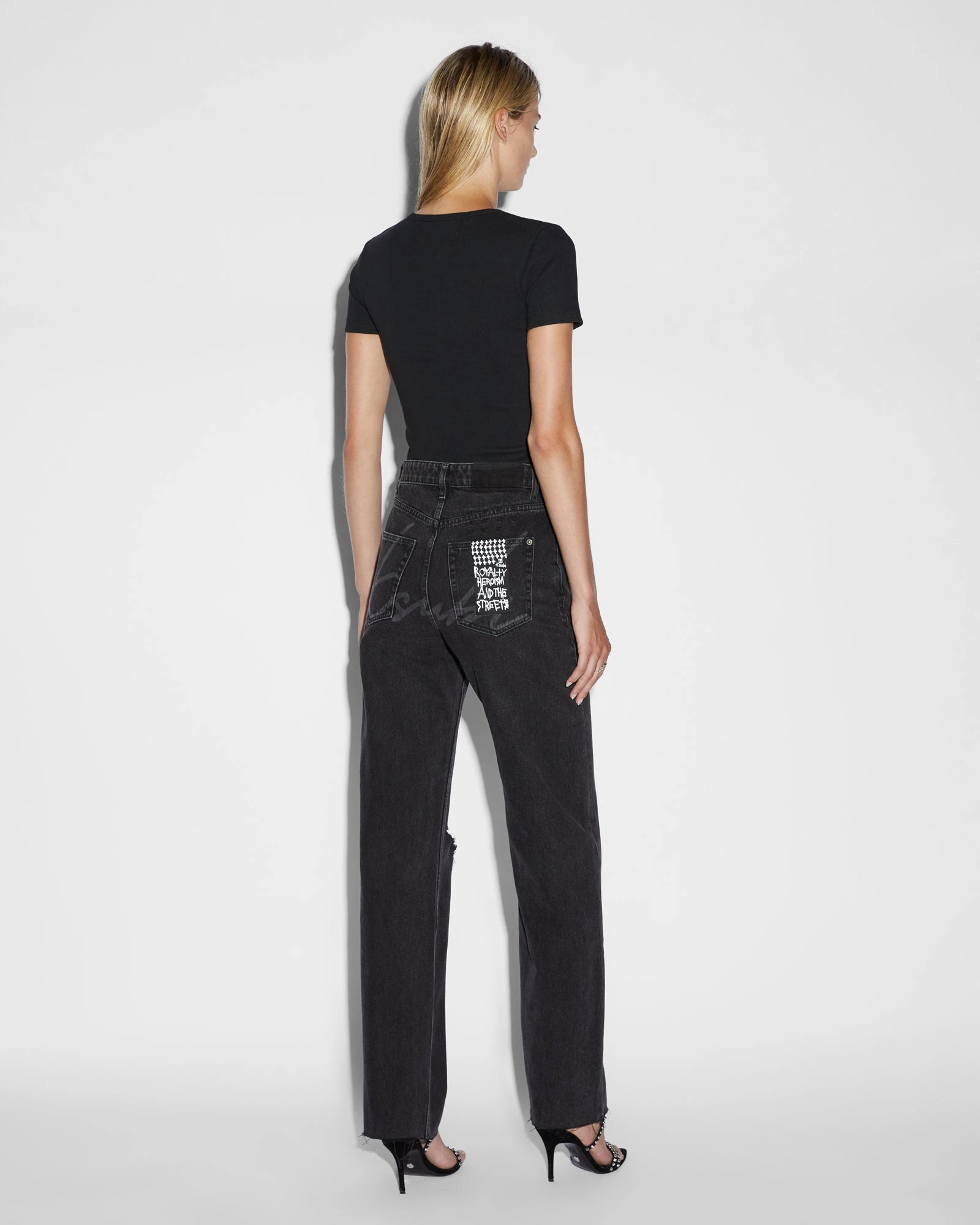 Chilly Wear ARISE CUT OUT SS TEE BLACK Chic Cut