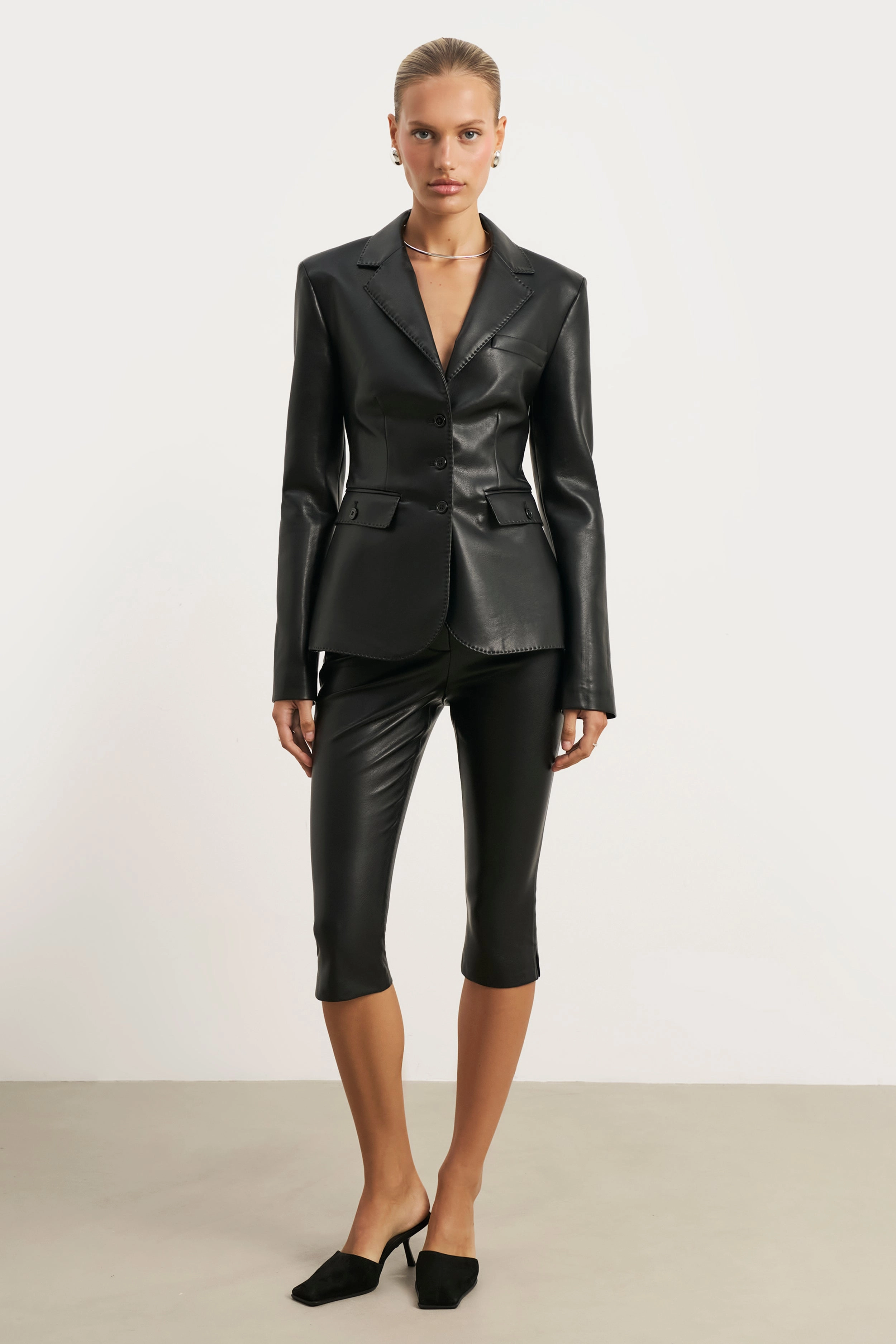 Performance seams Cinched Waist Leather Blazer - Black
