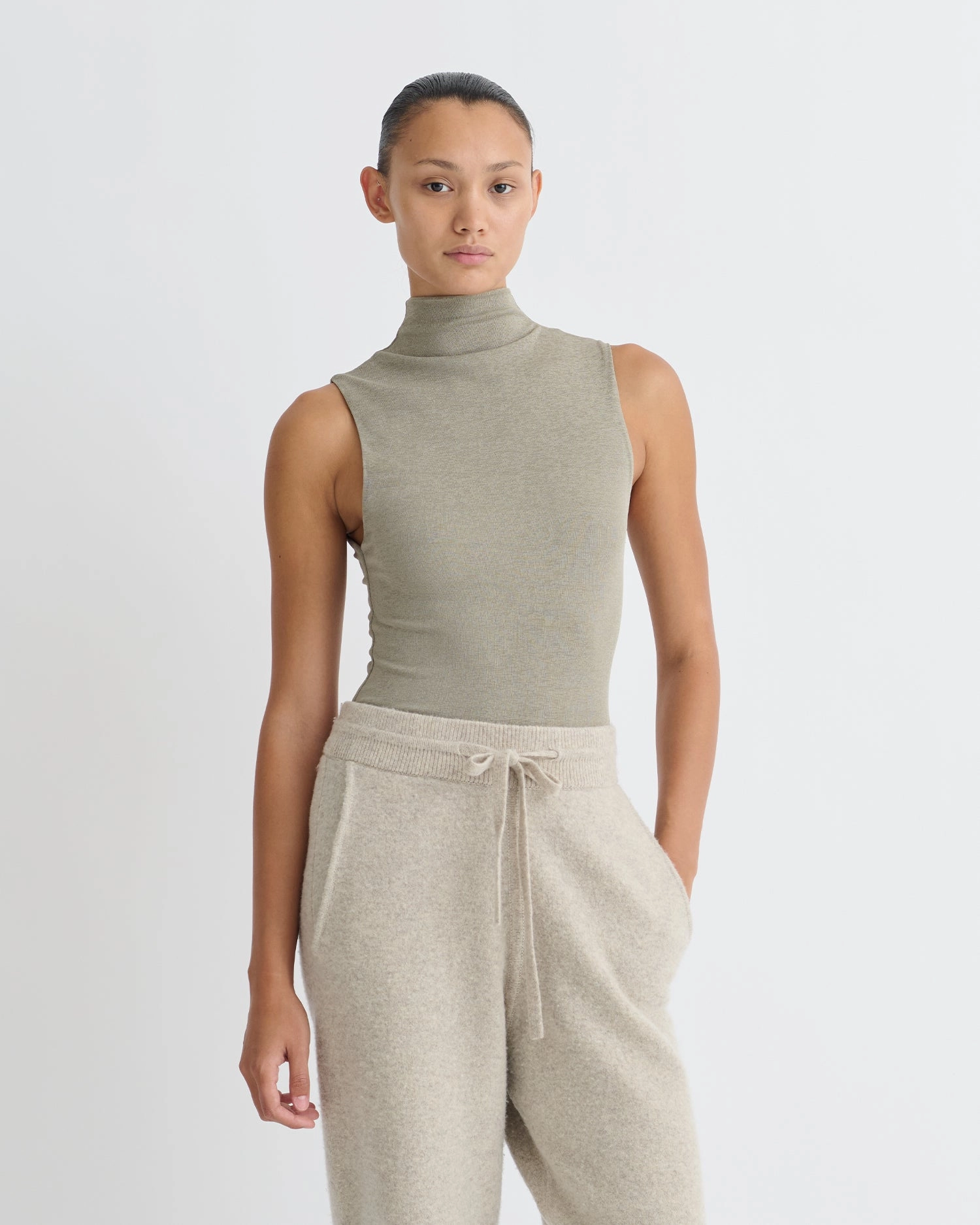 Friction Resistant Edges Annyka - Mesh Jersey Sleeveless Top - Fog