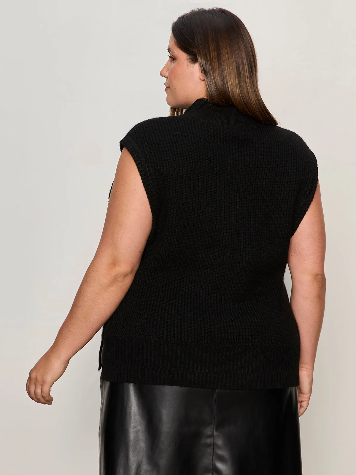 City Sweater Shell Black Extended Sizing OversizedSilhouette DurableCollarStays