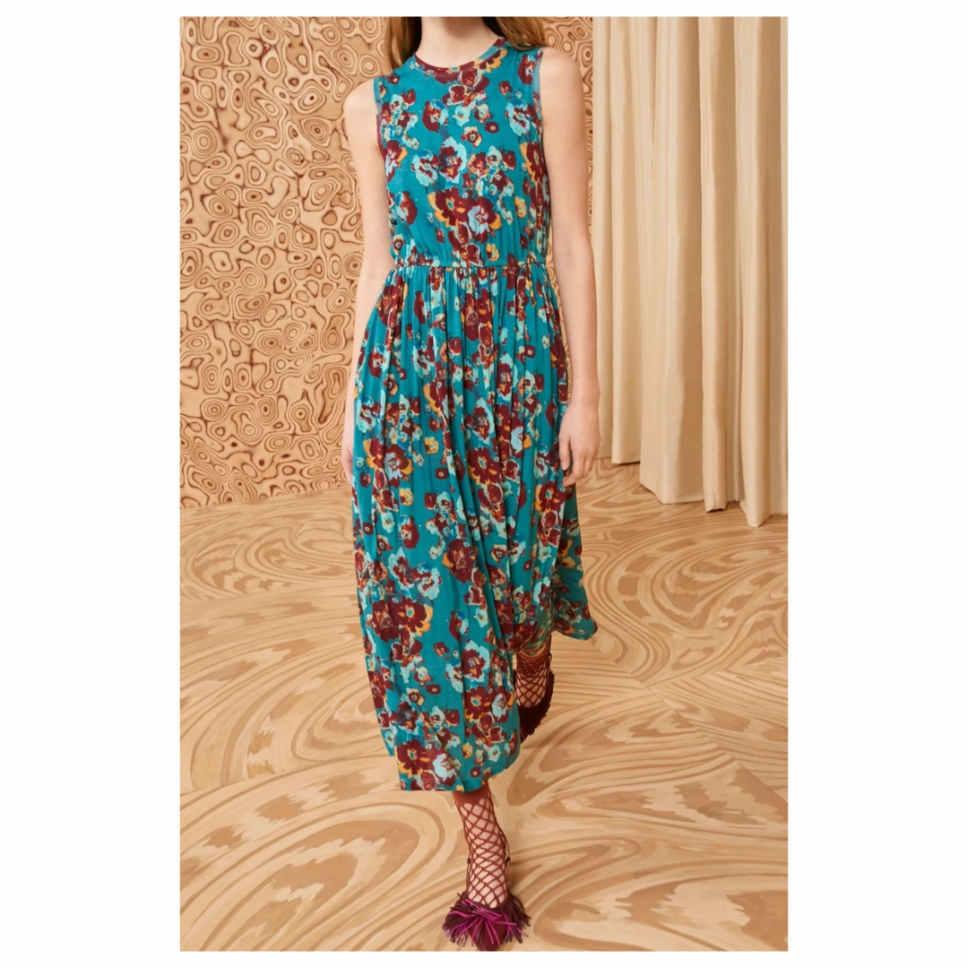 Irina Dress in Jade Floral Front-Zip Timeless elegance