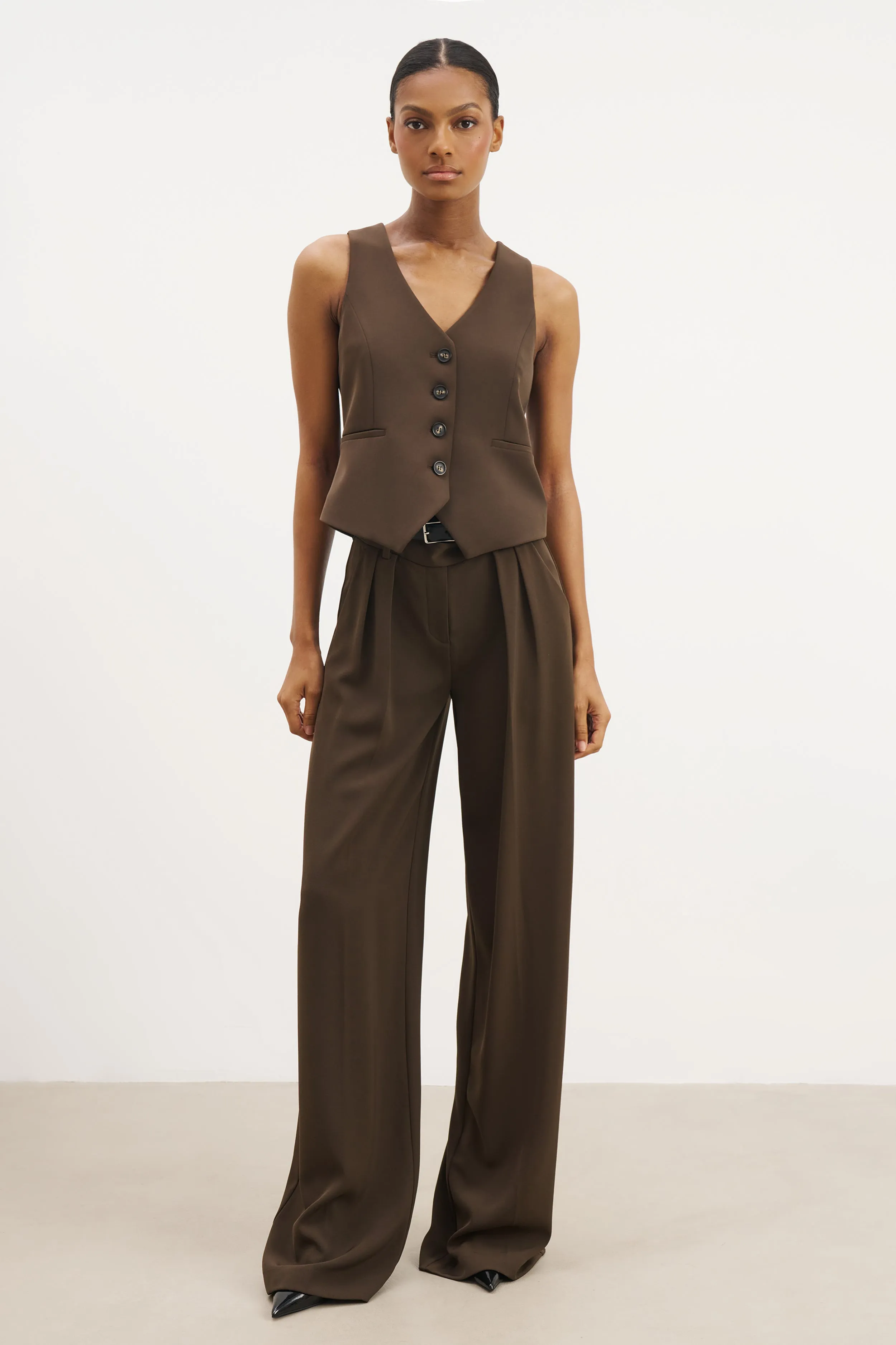 Sporty Style Bamboo Fiber Fabric Clean Cut Waistcoat - Carob