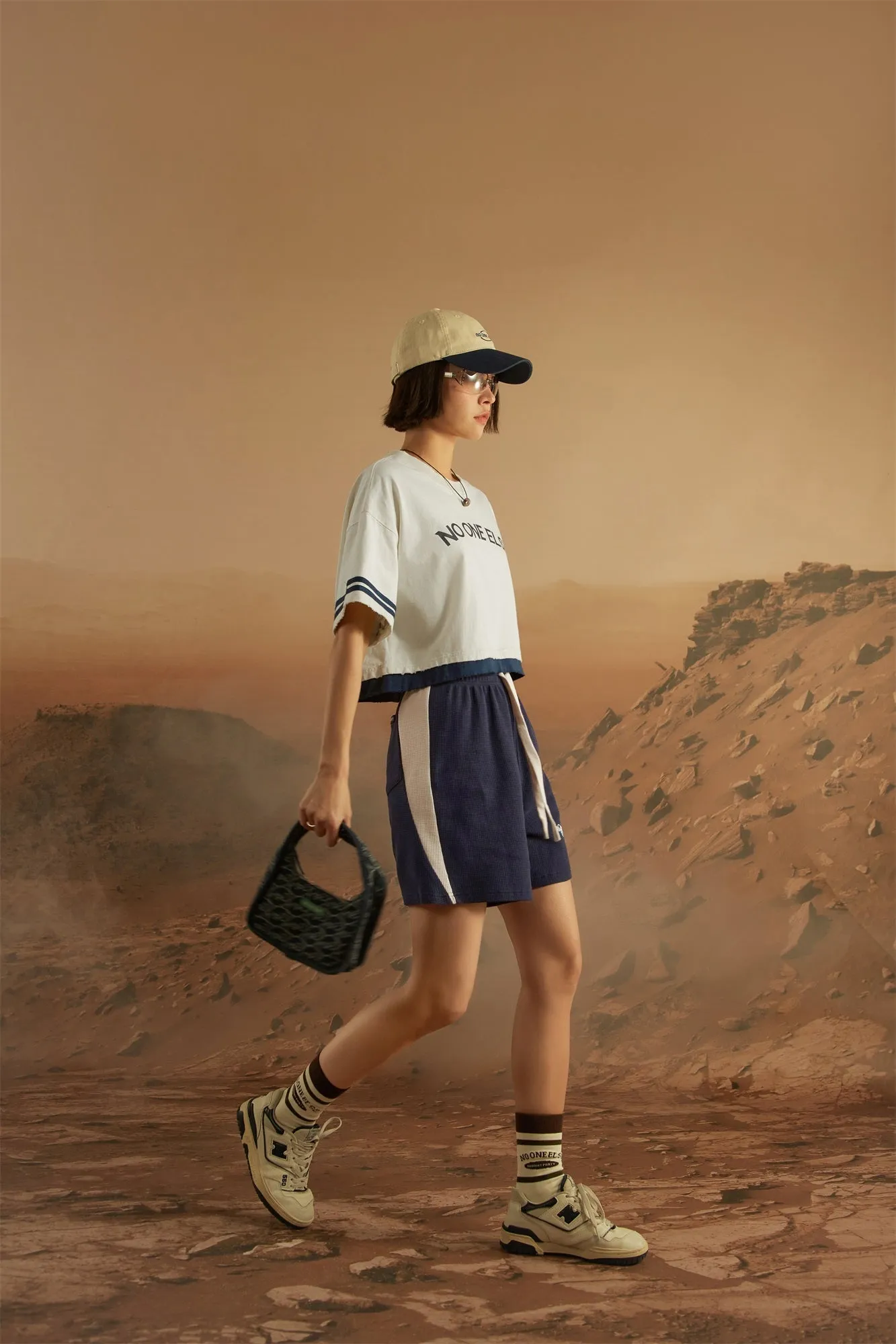 Color Matching Line Cropped T-Shirt