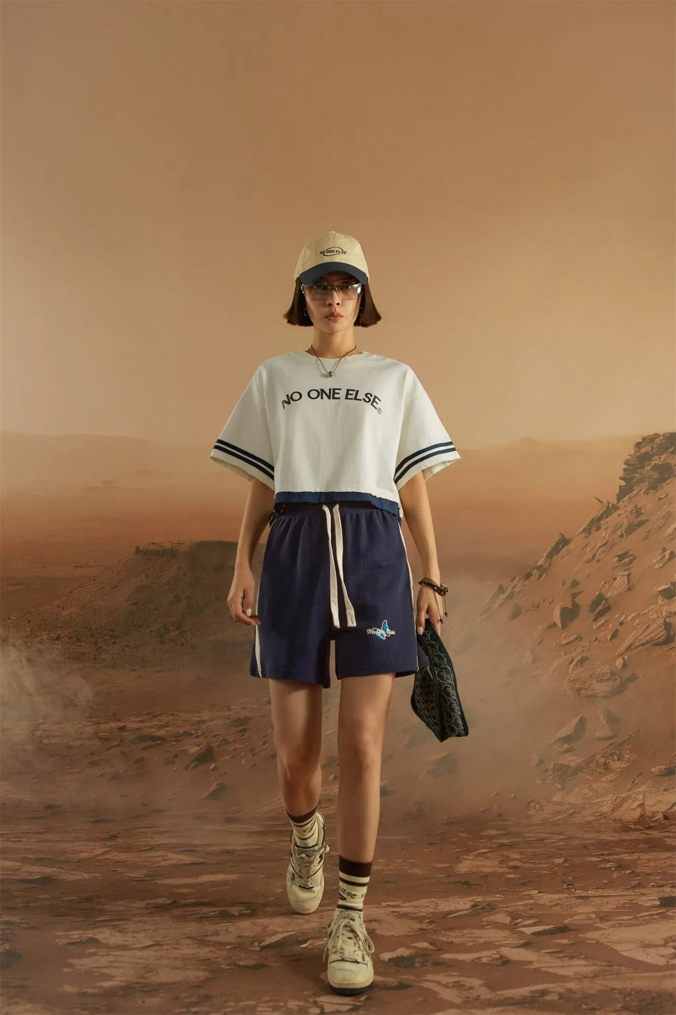 Color Matching Line Cropped T-Shirt