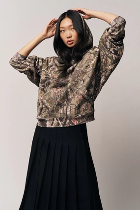 TemperatureRegulating Fabric Reinforced Shoulder Seams Camo Sweatshirt