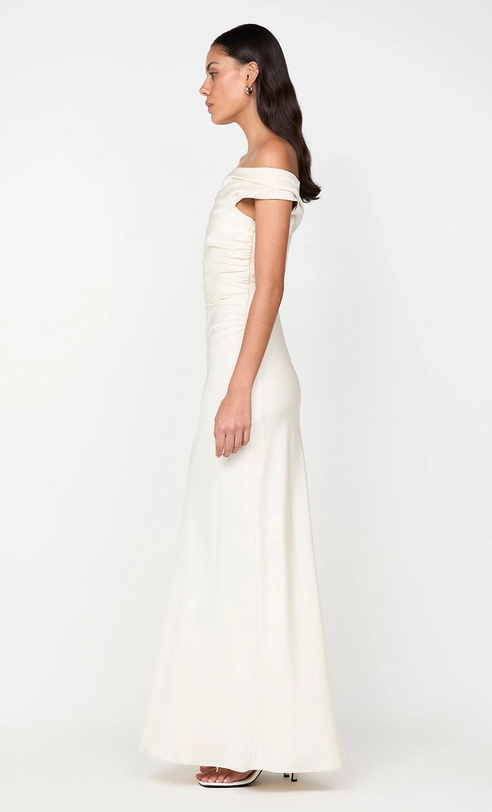 Bright-colored piece ETERNITY OFF SHOULDER MAXI - CREAM
