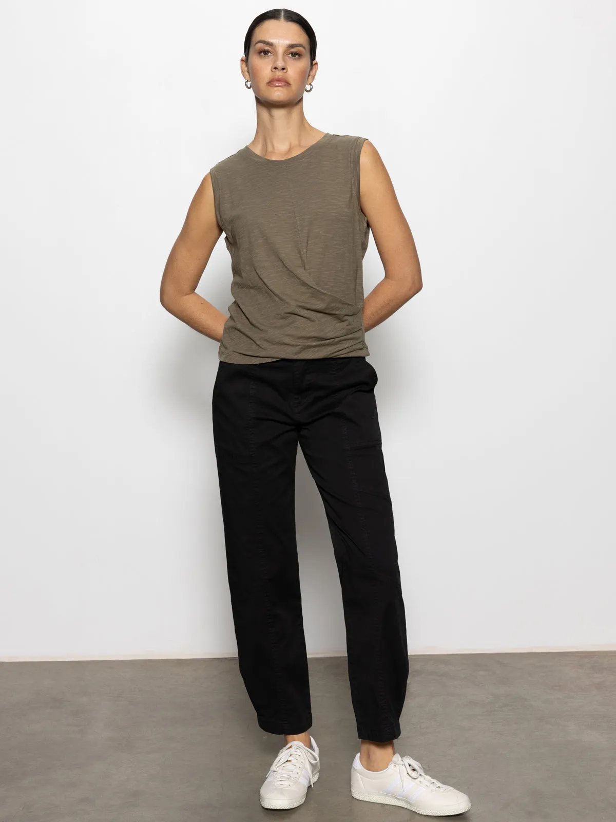 Compact Pack Non slip grip Sahara Tapered Standard Rise Pant Black
