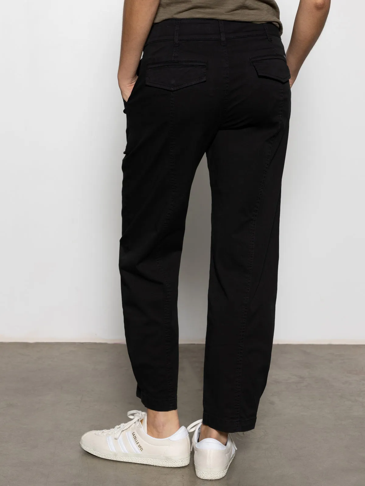 Snug Fit Sahara Tapered Standard Rise Pant Black