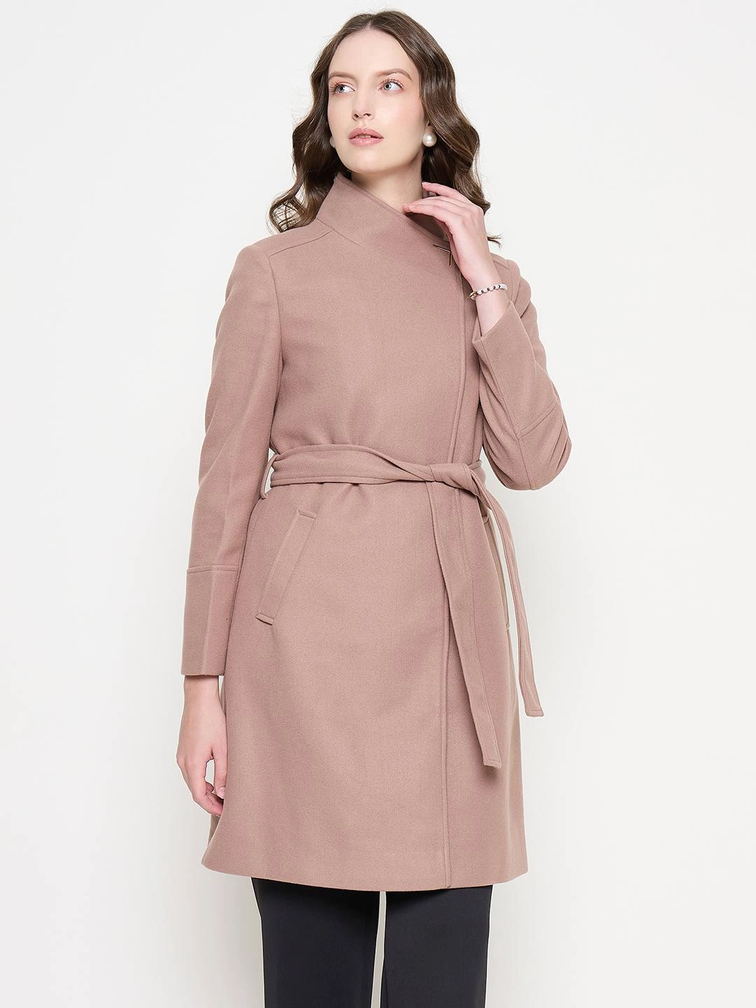 Madame Front Pocketed Textured Blush Long Wrap Coat Flexible Zipper Guards Detachable Layer
