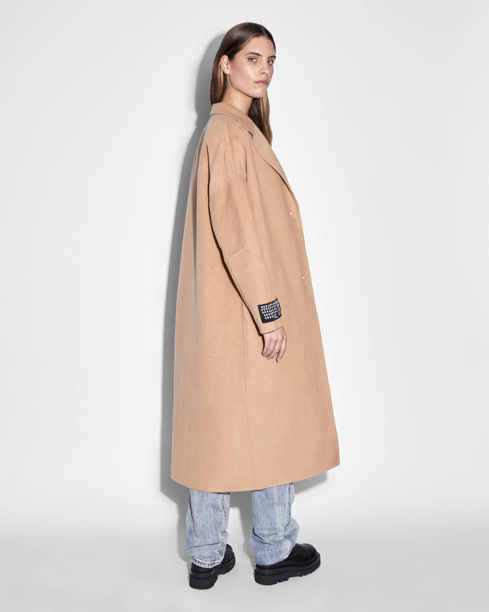 Closet Silicone Grip Cuffs KAMILLE COAT LATTE