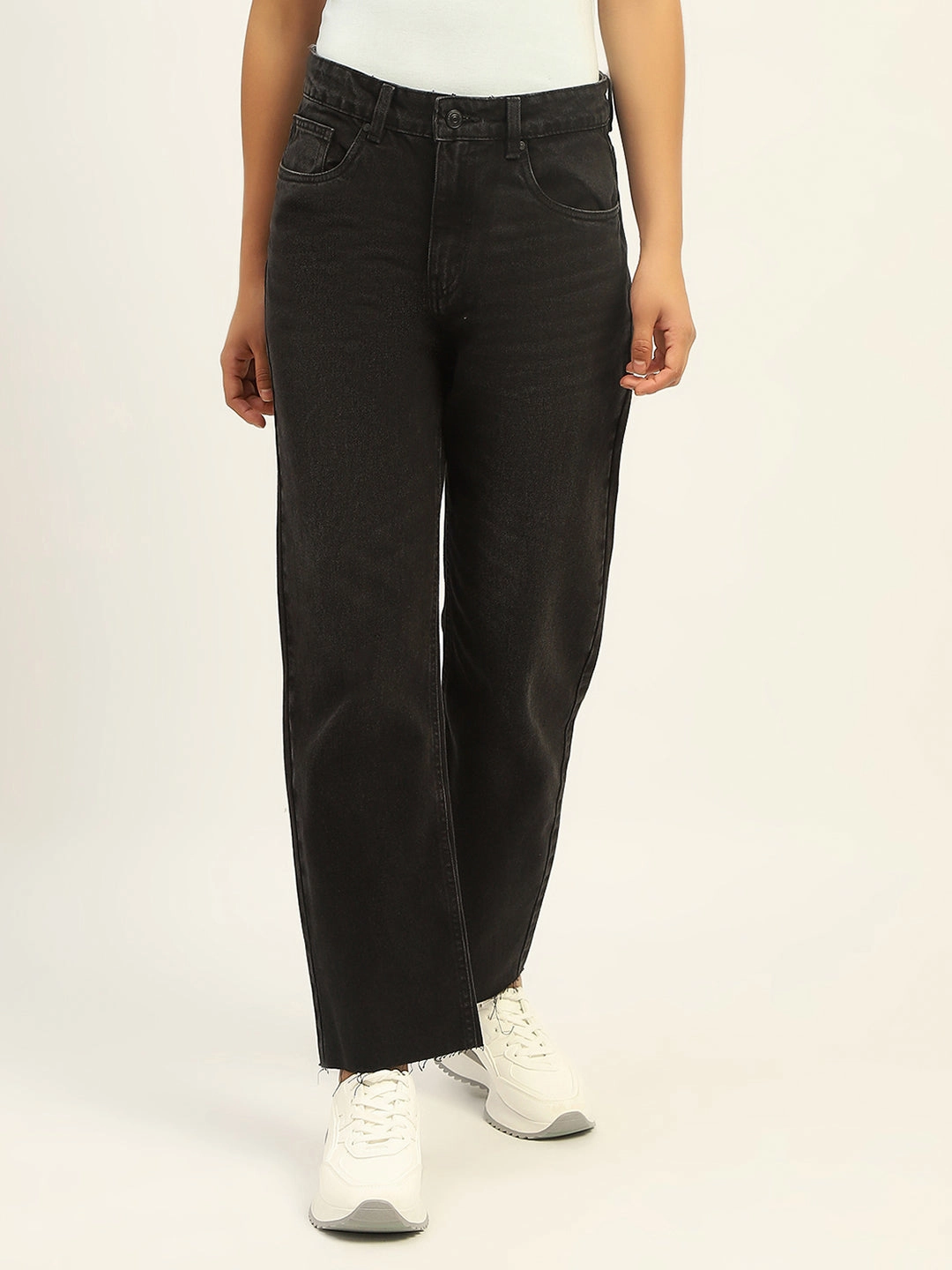 Madame Black Loose Fit Cotton Jeans Active Mode