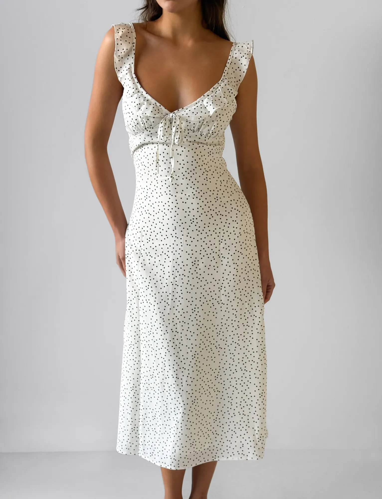 Soft Wear LOTTIE RUFFLE MIDI DRESS - WHITE POLKA