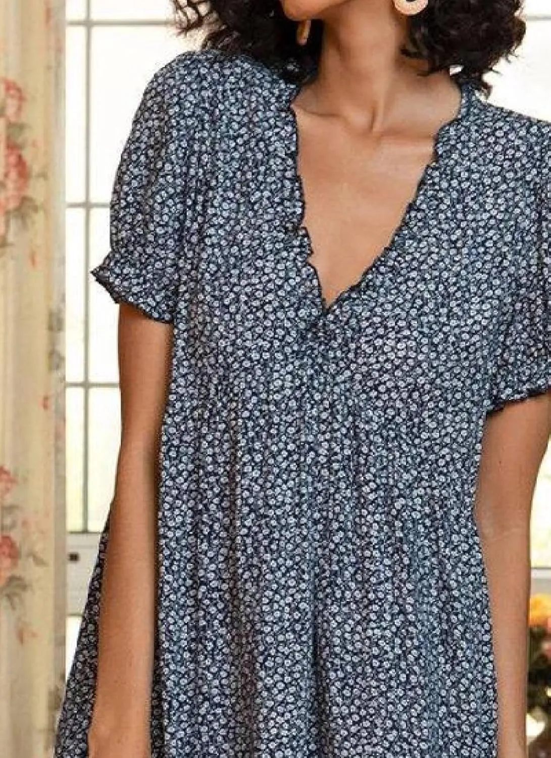 Dresses for Women V Neck Short Sleeves Stylish Blue and White Floral Printed Summer Beach Vacation Mini Shift Dress