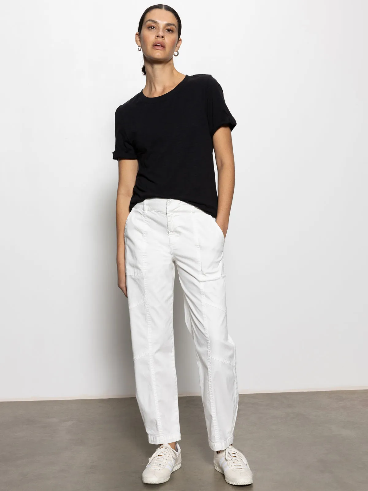 Breathable Layer Mid-rise fit Sahara Tapered Standard Rise Pant Chalk