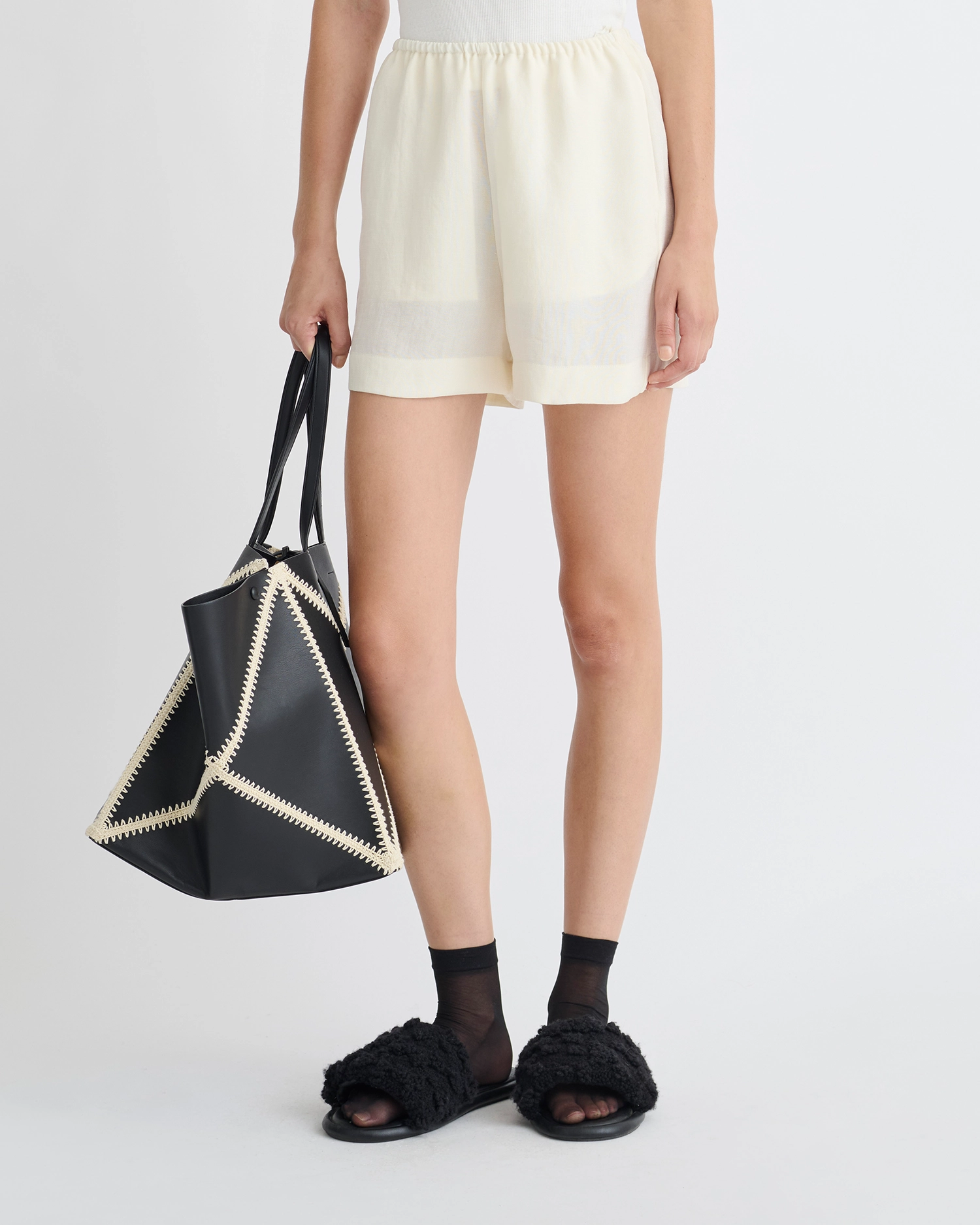 Dylla - Tech Linen Shorts - Creme Comfy All-Day