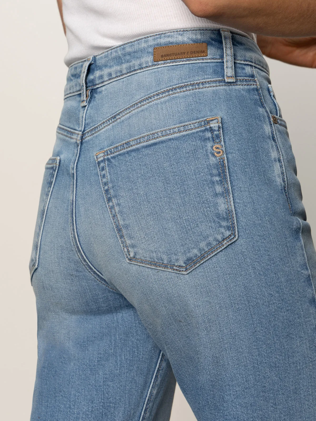Athletic Fit Ekara Slim Wide Semi High Rise Jeans Light