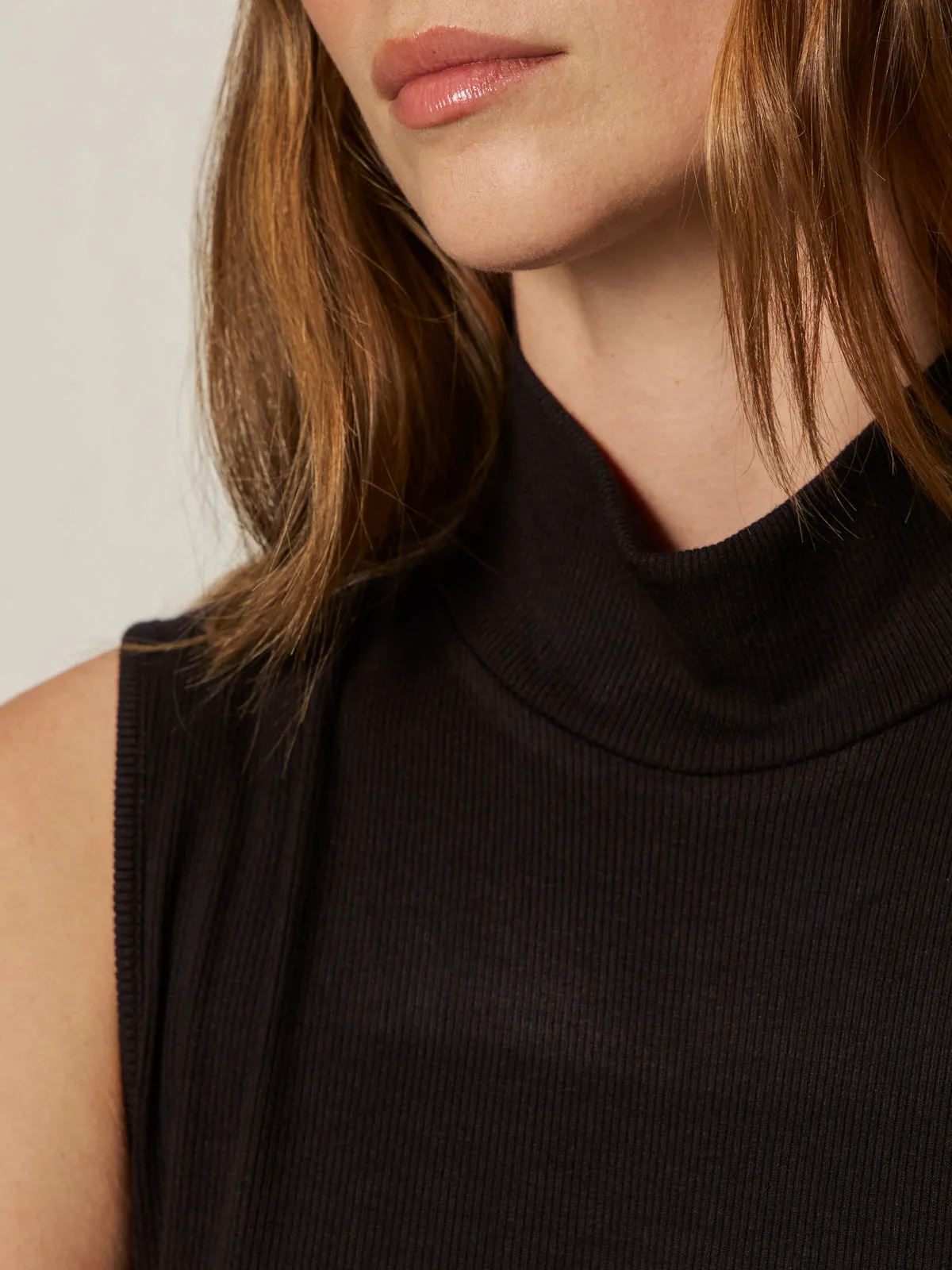 Chic And Comfortable Essential Sleeveless Mock Neck Tank Black