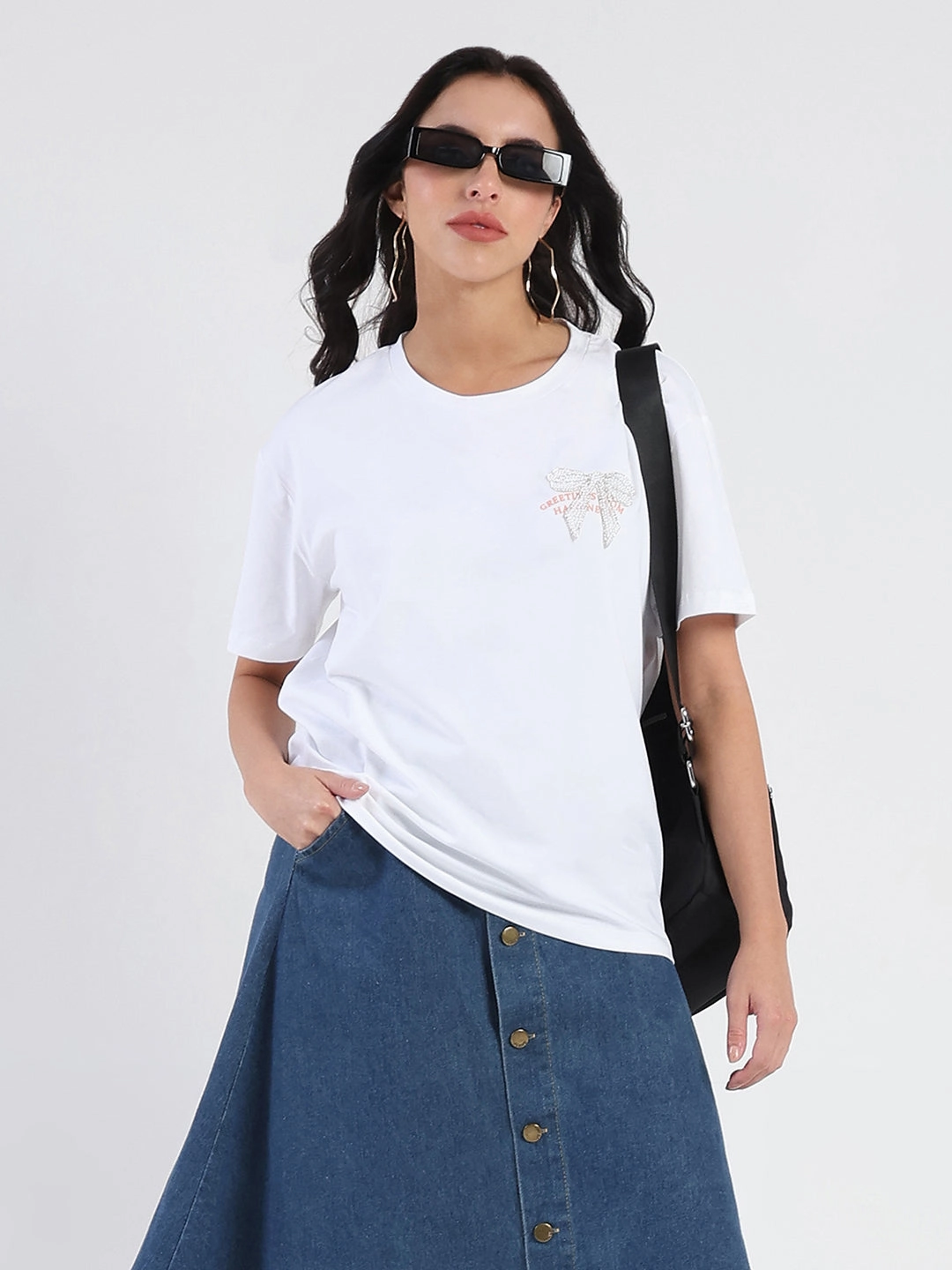 Madame Accessory Patch Detail Graphic Print White T-shirt Classic Look