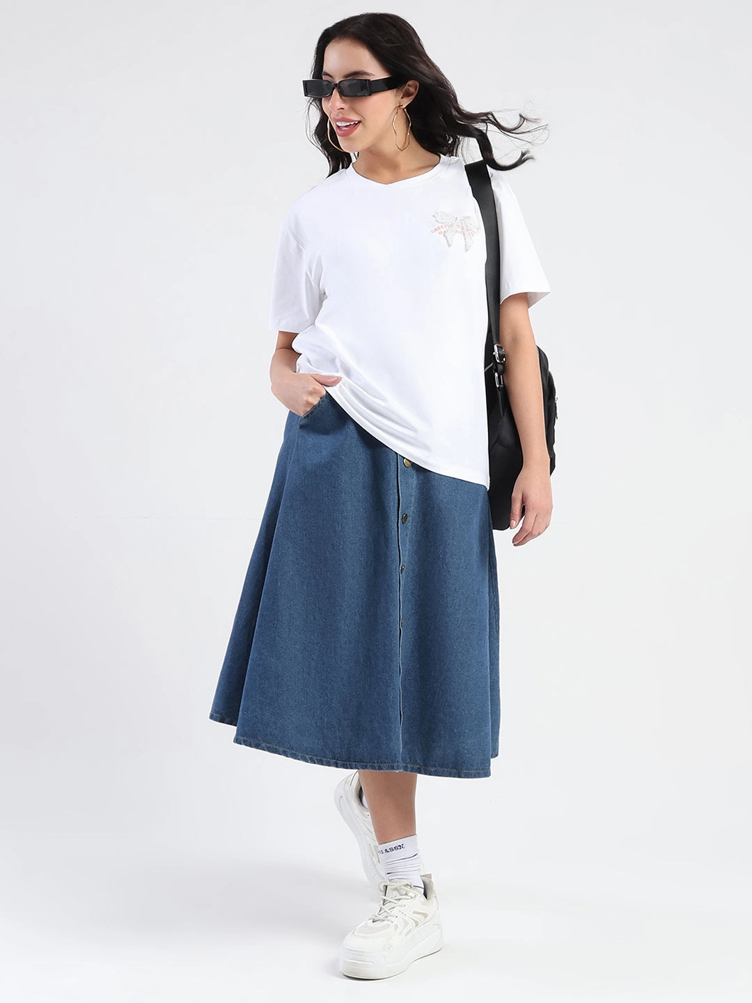 Basic Layering Layered Neckline Madame Accessory Patch Detail Graphic Print White T-shirt
