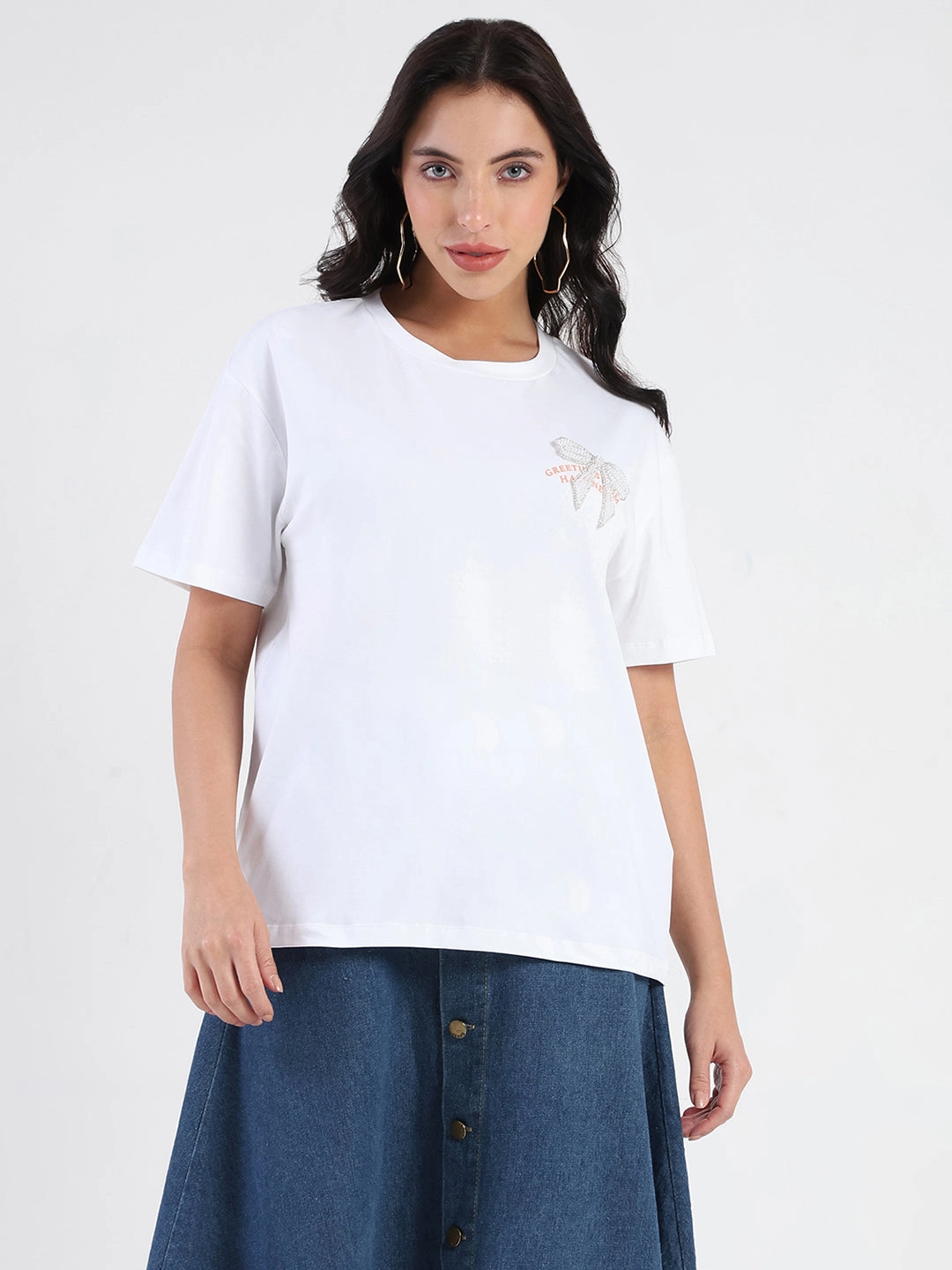 Madame Accessory Patch Detail Graphic Print White T-shirt V neck style