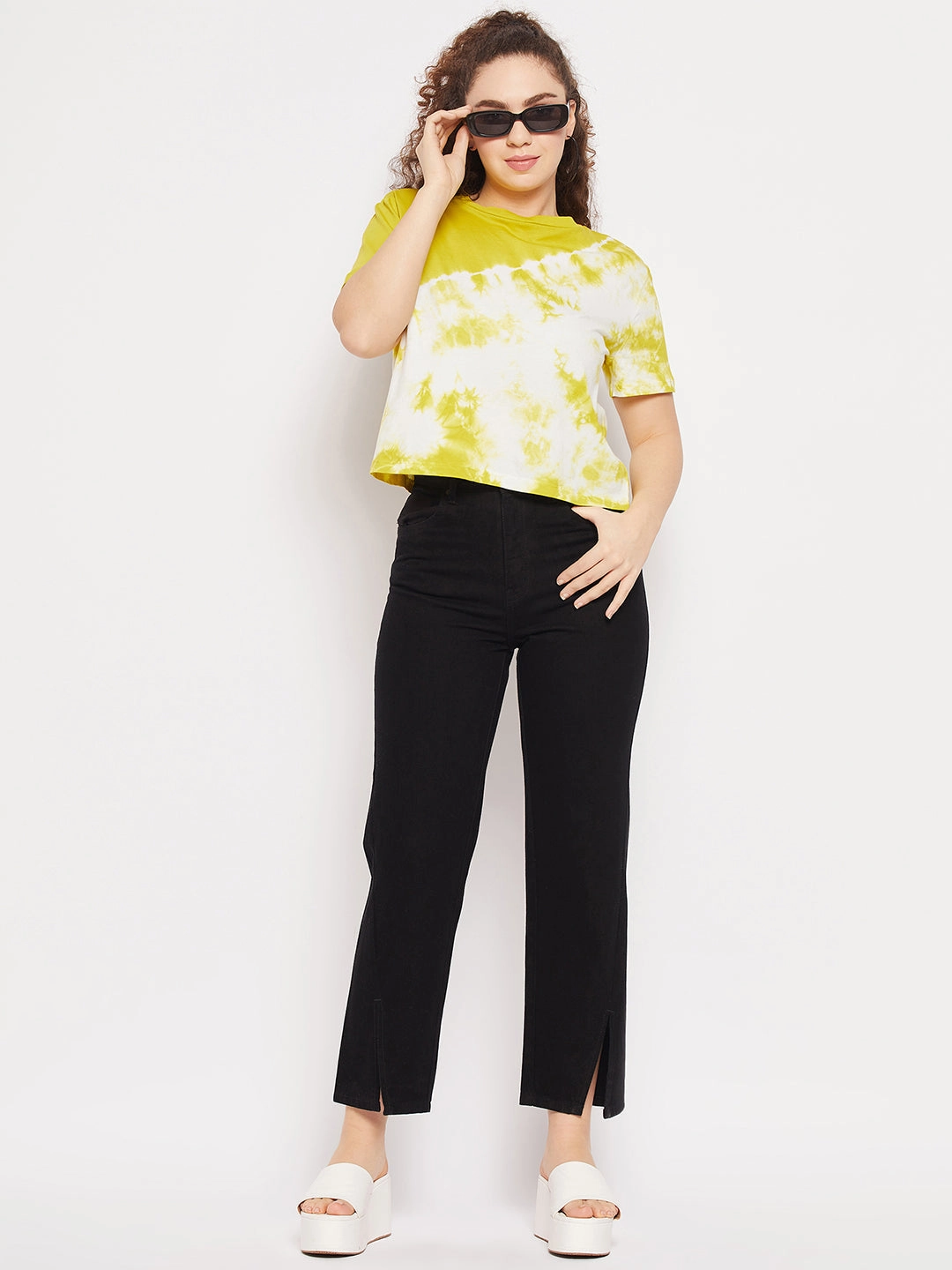 Vibrant Bold Look Street Fashion Gym Ready Evening Stroll Madame Black Denim