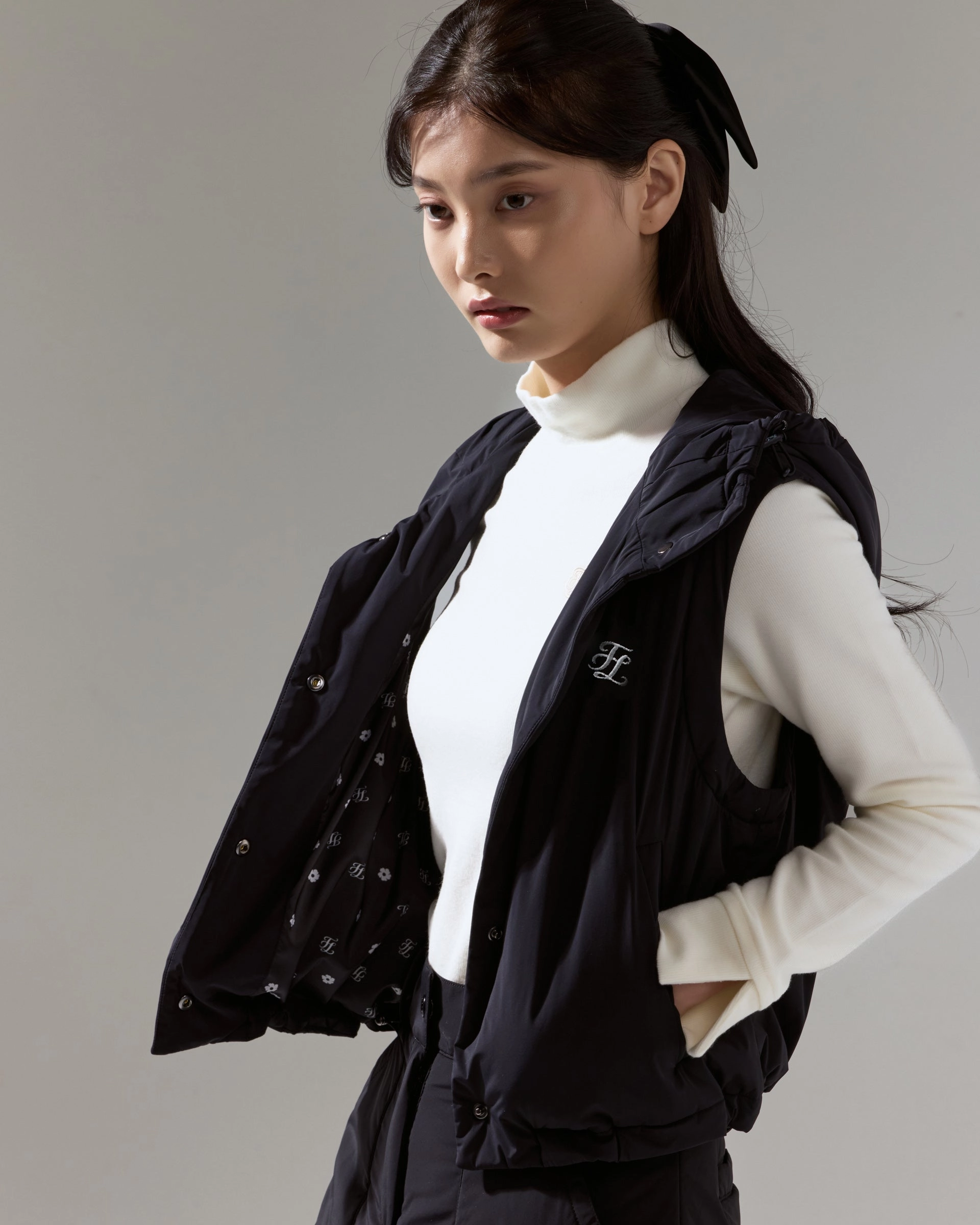 Fair Liar Cropped Puffy Vest - Black NonRestrictiveCut Double Needle Stitching