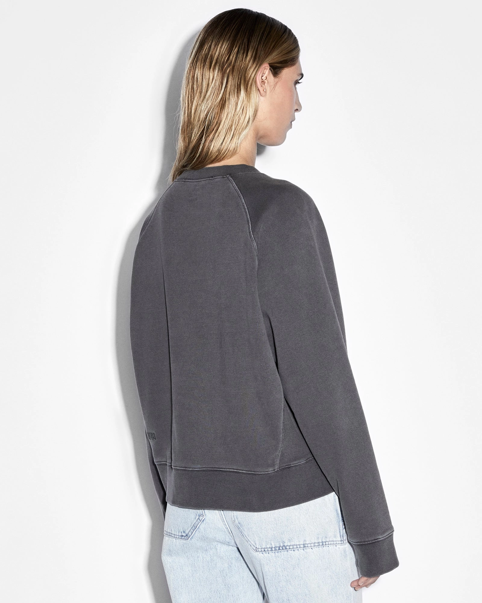 FEELS GOOD RAGLAN CREW CHARCOAL Versatile Layered