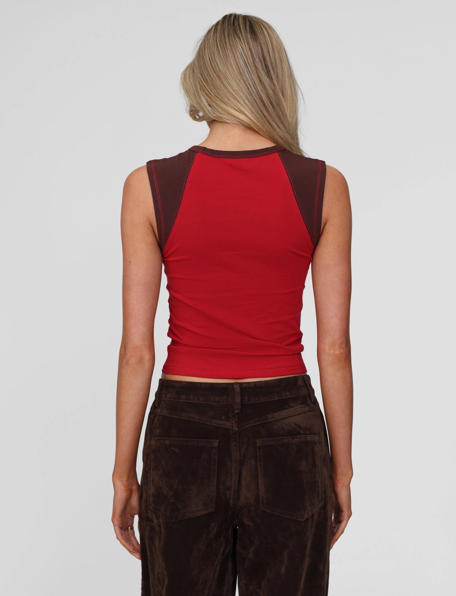FIERA TEE - RED Contrast Stitch Detail