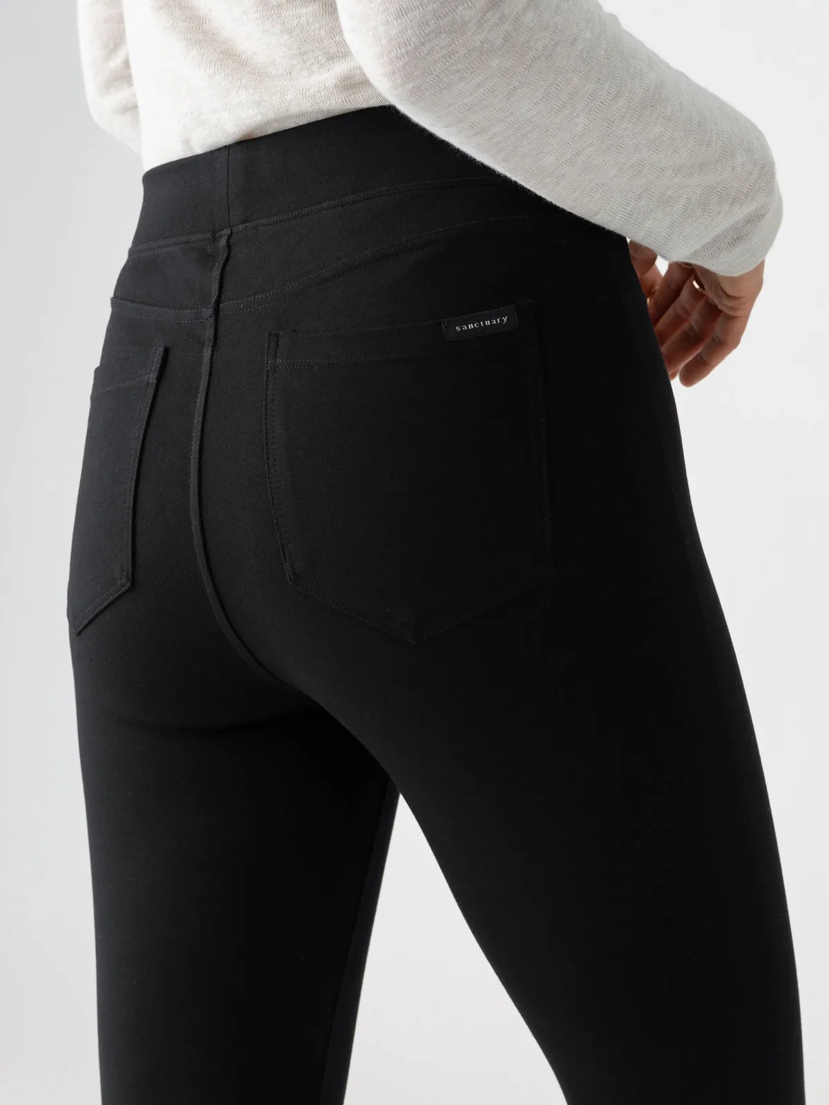 Runway Semi High Rise Legging Black Minimalist Style Summer Wear Structured Waistband