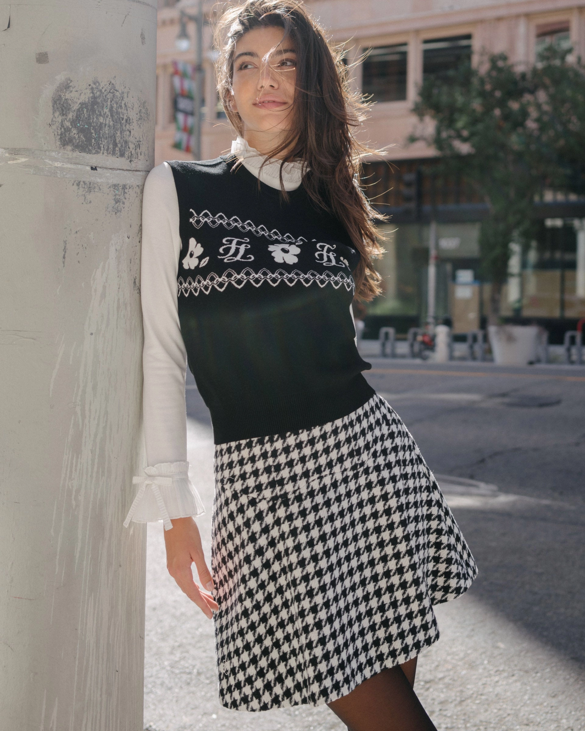 Flower Jacquard Knit Vest - Black Modern Functional Design