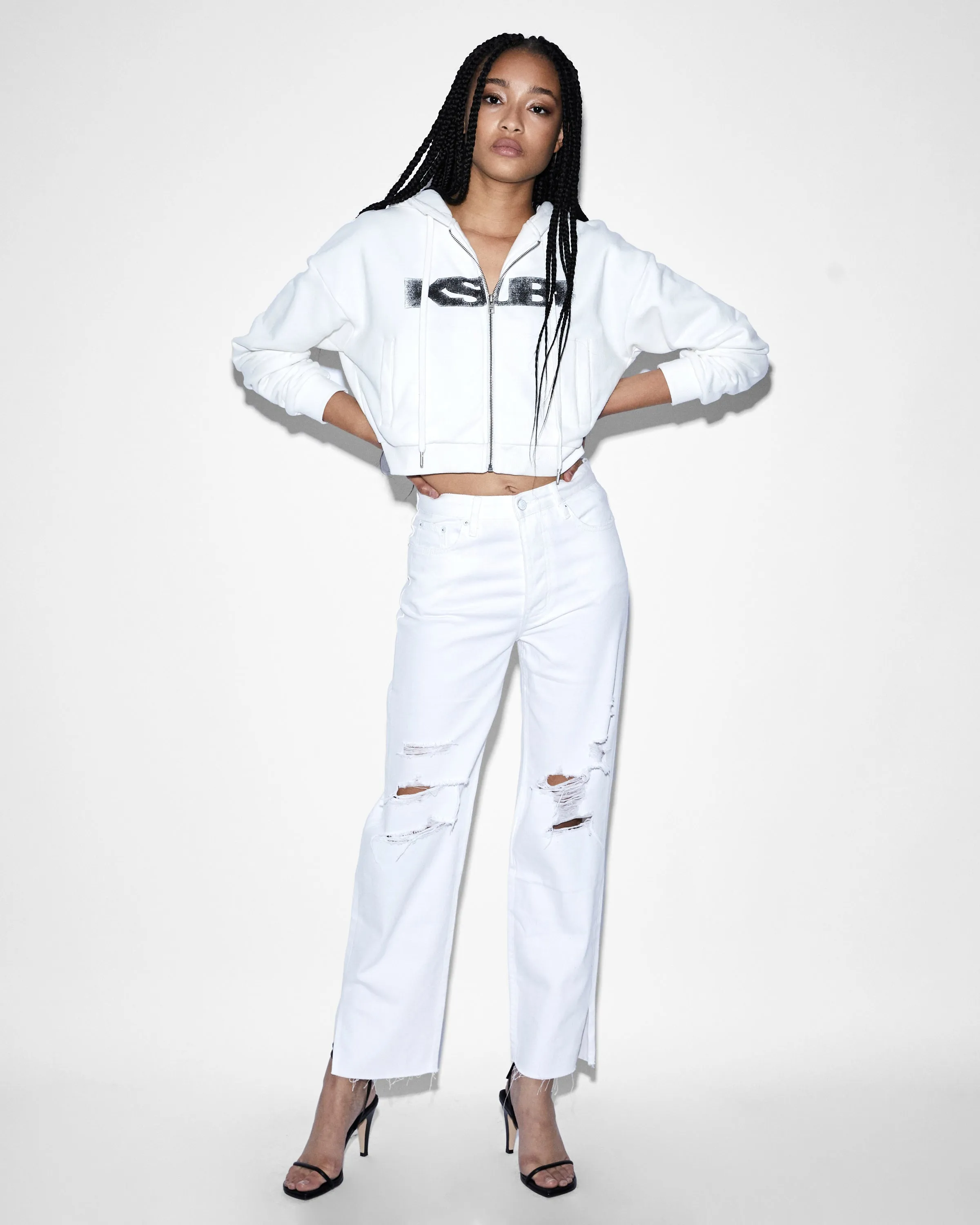 BROOKLYN JEAN BLANC SLICED Casual Friday Parent Style Travel Outfit